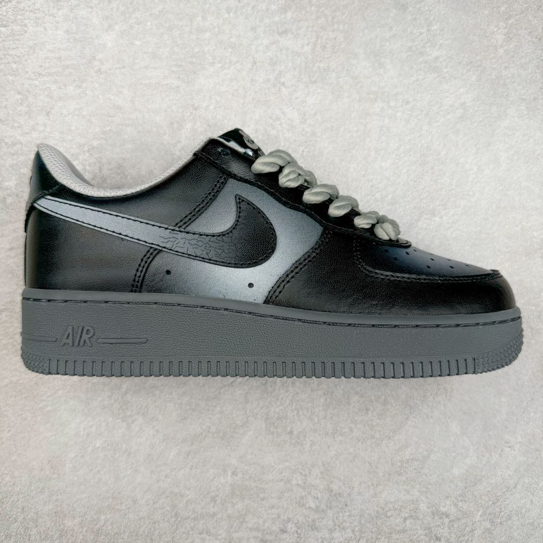 NK Air Force 1´07 Low 空军一号低帮百搭休闲运动板鞋 YD2425-101 柔软、弹性十足的缓震性能和出色的中底设计 横跨复古与现代的外型结合 造就出风靡全球 三十多年的Force 1 直到今天还深受青睐 尺码：36 36.5 37.5 38 38.5 39 40 40.5 41 42 42.5 43 44 44.5 45-选品中心