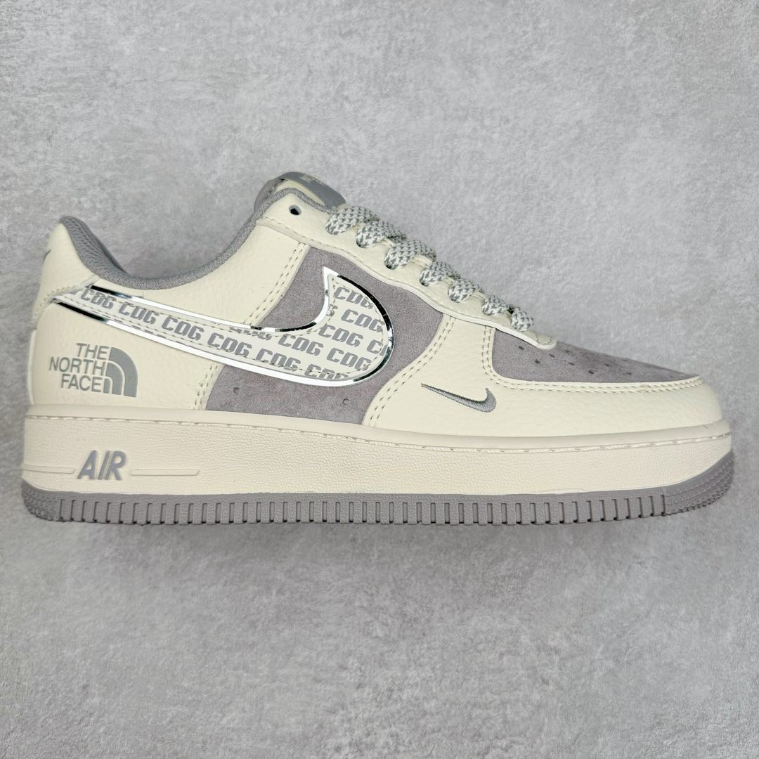 NK Air Force 1´07 Low 空军一号低帮百搭休闲运动板鞋 BB7518-014 柔软、弹性十足的缓震性能和出色的中底设计 横跨复古与现代的外型结合 造就出风靡全球 三十多年的Force 1 直到今天还深受青睐 尺码：36 36.5 37.5 38 38.5 39 40 40.5 41 42 42.5 43 44 44.5 45-选品中心
