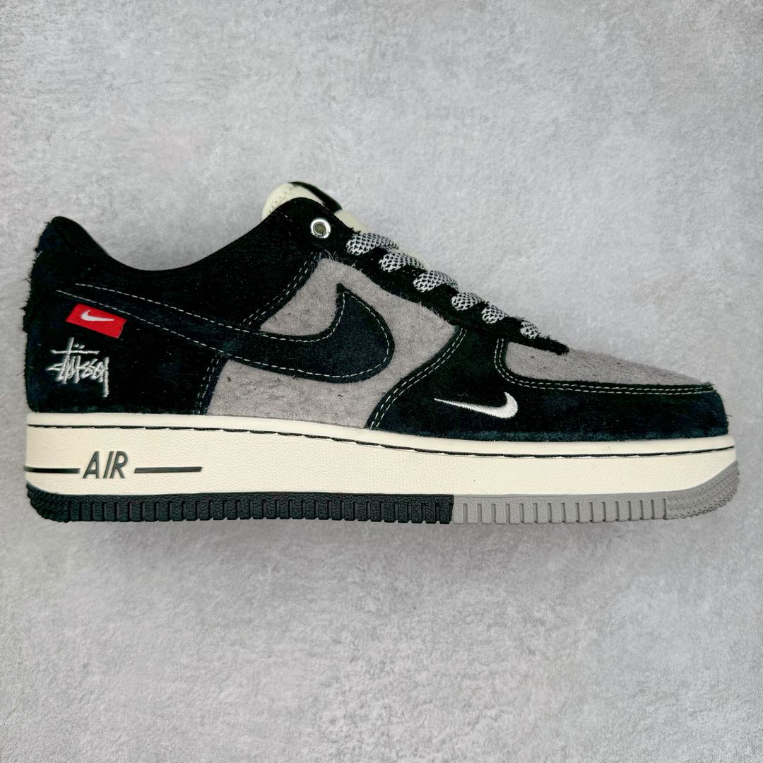 NK Air Force 1´07 Low 空军一号低帮百搭休闲运动板鞋 SJ6698-017 柔软、弹性十足的缓震性能和出色的中底设计 横跨复古与现代的外型结合 造就出风靡全球 三十多年的Force 1 直到今天还深受青睐 尺码：36 36.5 37.5 38 38.5 39 40 40.5 41 42 42.5 43 44 44.5 45-选品中心