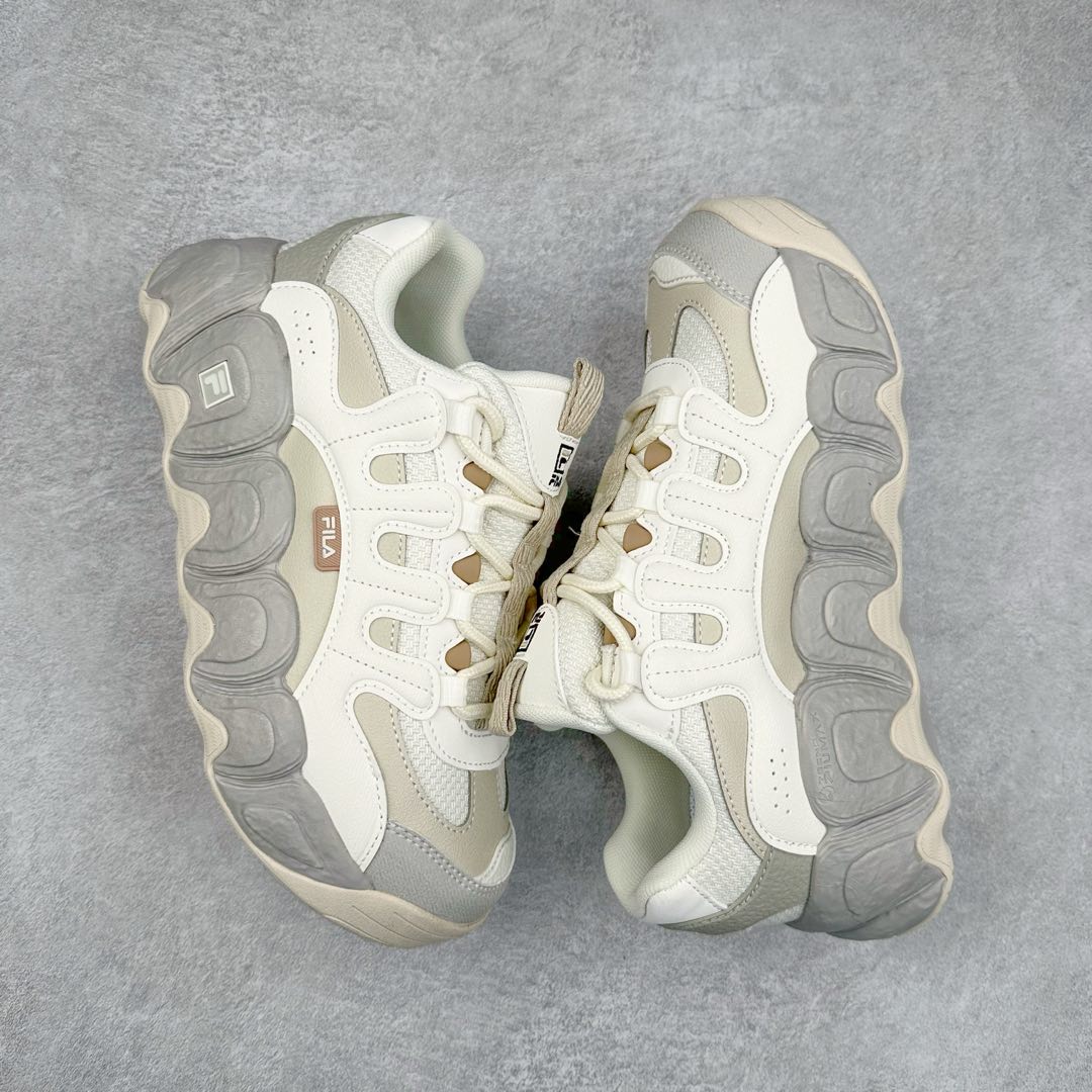 图片[3]-FILA originale collection Croissant 斐乐潮流Y2K复古潮牌防滑耐磨轻便低帮老爹鞋 FUSION 系列传承了 FILA 的百年基因，融入年轻运动及潮流文化，成为引领变革、创新突破的一代。以“1+N” 的跨界合作模式重现经典的同时创造经典。带来最出其不意的跨界合作惊喜。同时，FILAFUSION把FILA 的 DNA 融入到定制体验里，你可以随心制造厲于你的产品。FILA FUSION 的鞋家族涵盖了老爹鞋、跑步鞋、网球鞋、季节款。风格复古新潮，满足了时尚人士出行及各类运动的搭配需求，成为当下年轻人筷拥的鞋类品牌之一。FILA FUSION 走进年轻人的世界，通过年轻人运动，街舞，滑板，篮球，展现 FILA FUSION 的潮流态度和年轻文化。FILA FUSION 认为末来属于引领变革、创新突破的年轻一代，让我们一起构成 FILA 未来的蓝图吧！尺码：35.5 36 36.5 37.5 38 38.5 39 40-选品中心