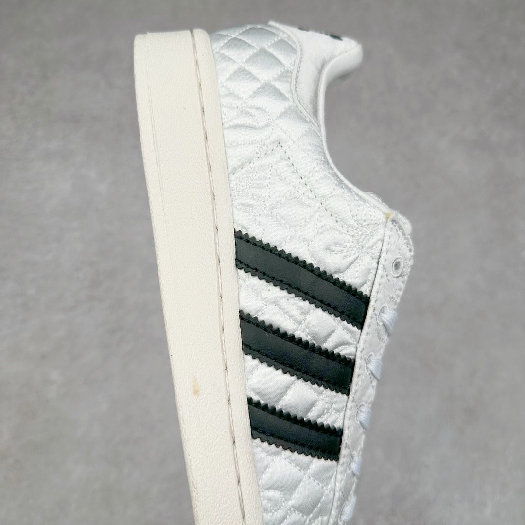 图片[6]-AD Originals Superstar 经典复古贝壳头板鞋 JR7977 诞生于1969年 是第一双将全皮面鞋 身与橡胶鞋头结合在一起的低帮篮球鞋 Superstar最开始 是作为高帮篮球鞋Pro Model的低帮版本而出现的 但因为其独特和醒目的橡胶鞋头造型而让大家熟知 被大家形象地称为\\\”shelltoe\\\”贝壳头 在70年代的美国职业篮球场上 接近3/4的NBA球员都将这双Superstar作为场上用鞋 80年代之后 经过不断的改良和发展 Superstar逐渐成为横跨时装、音乐、街头文化、休闲和运动等各大领域的时尚潮鞋 尺码：36 36.5 37 38 38.5 39 40 40.5 41 42 42.5 43 44 44.5 45-选品中心