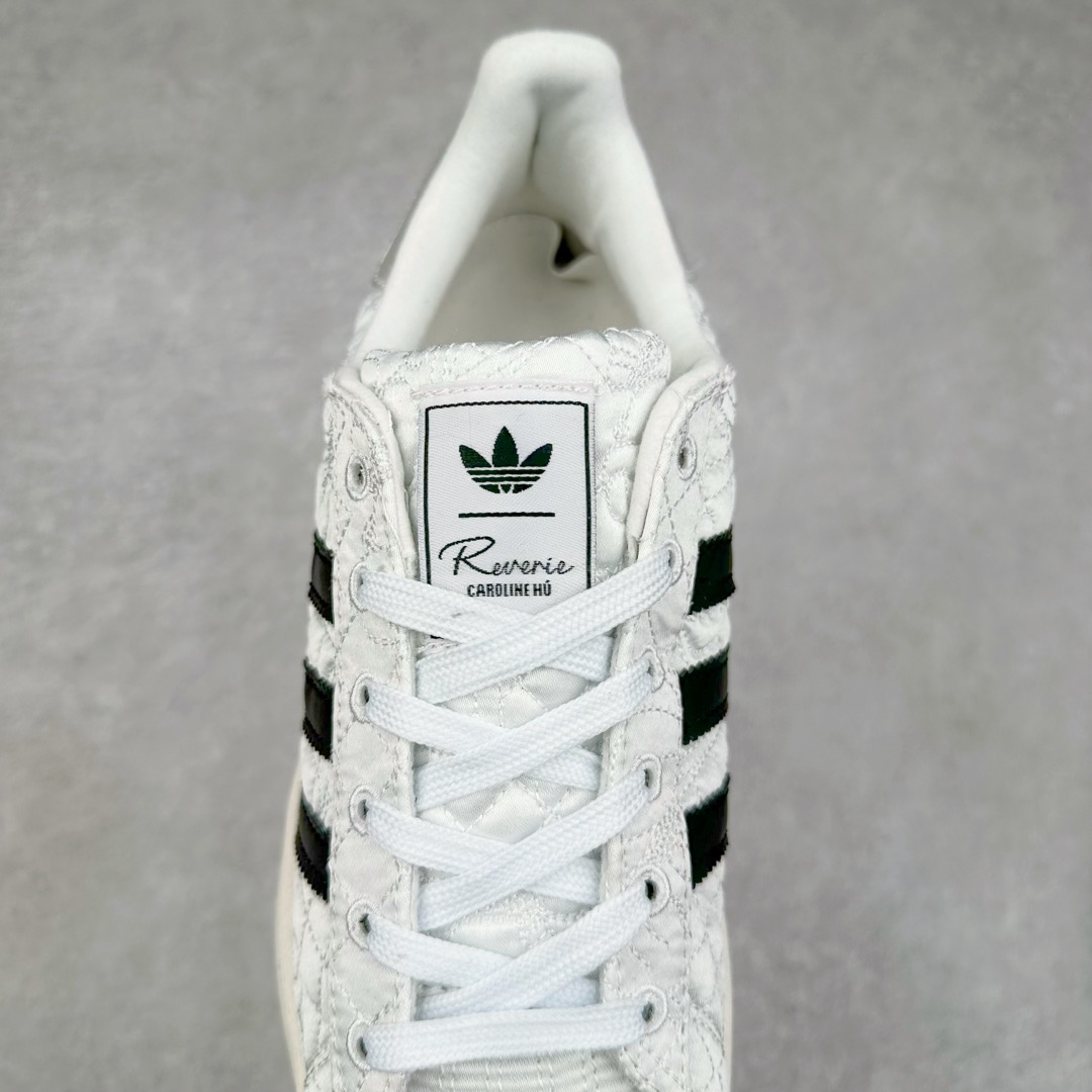 图片[5]-AD Originals Superstar 经典复古贝壳头板鞋 JR7977 诞生于1969年 是第一双将全皮面鞋 身与橡胶鞋头结合在一起的低帮篮球鞋 Superstar最开始 是作为高帮篮球鞋Pro Model的低帮版本而出现的 但因为其独特和醒目的橡胶鞋头造型而让大家熟知 被大家形象地称为\\\”shelltoe\\\”贝壳头 在70年代的美国职业篮球场上 接近3/4的NBA球员都将这双Superstar作为场上用鞋 80年代之后 经过不断的改良和发展 Superstar逐渐成为横跨时装、音乐、街头文化、休闲和运动等各大领域的时尚潮鞋 尺码：36 36.5 37 38 38.5 39 40 40.5 41 42 42.5 43 44 44.5 45-选品中心