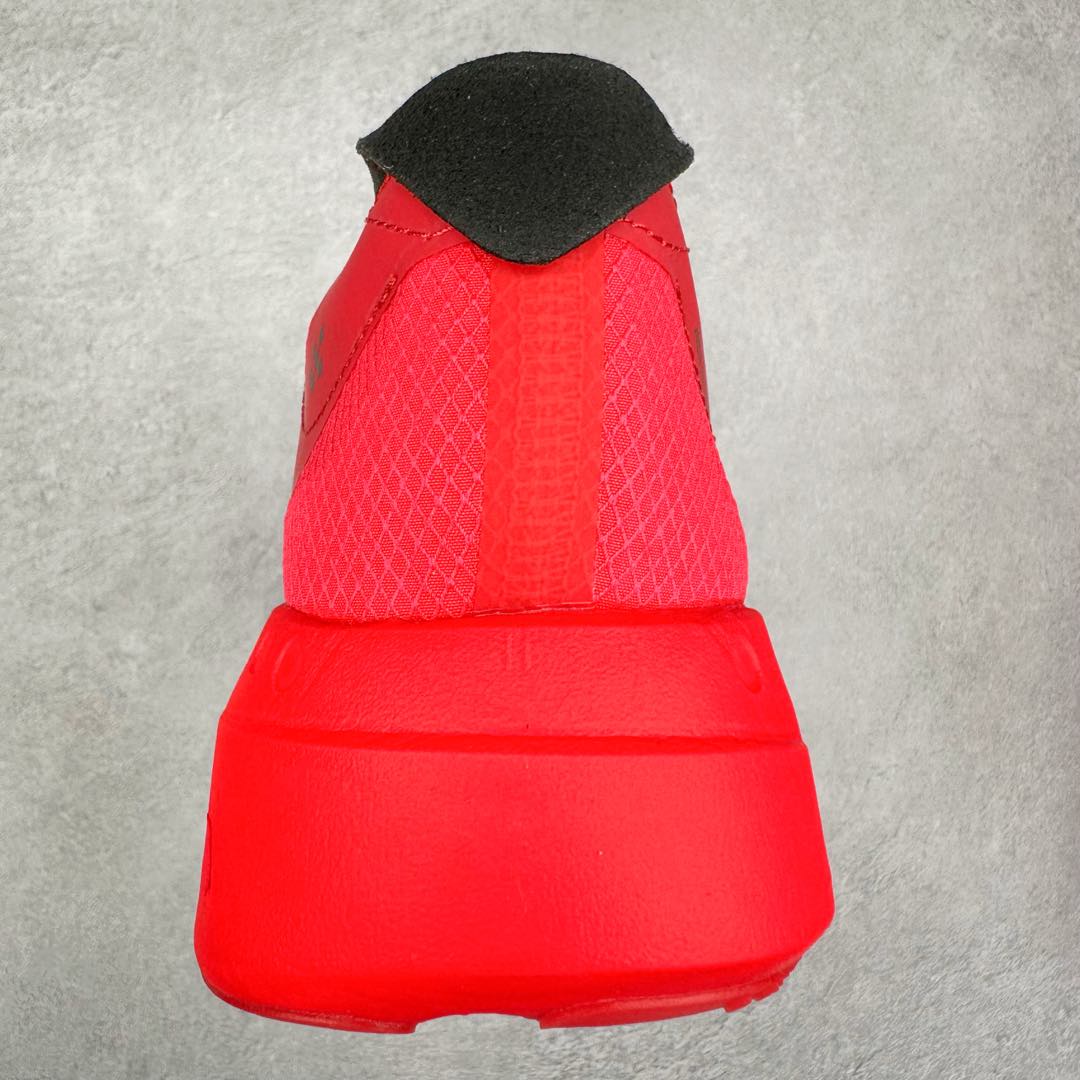 图片[8]-AD Adizero Eva SL M 零度进化版系列低帮轻便透气竞速休闲运动慢跑鞋 JR6356 相信大家对去年 adidas 横空出世的「顶级超跑」adiZero Adios Pro EVO 1 记忆犹新！不仅登顶阿迪史上最轻跑鞋宝座，更在接下来的全球马拉松赛事中，持续书写着惊人成绩，被网友戏称新一代「阿迪神鞋」全网刷屏！极简设计语言与强烈速度感和存在感的鞋侧三线，让人过目不忘，特别种草！其中定位于中长跑训练的 adidas Adizero Evo SL，整体外观造型与 adiZero Adios Pro EVO 1 非常相似。中底配置方面搭载全掌 Lightstrike Pro，鞋面采用透气网面示人，契合日常训练鞋的定位，更加耐用。外底给到了马牌橡胶，及类似上代竞速旗舰 adidas Adizero Adios Pro 3 区域分布。整体看下来无论是外观的鲜明辨识度，还是配置的扎实程度都很顶。尺码：36 36⅔ 37⅓ 38 38⅔ 39⅓ 40 40⅔ 41⅓ 42 42⅔ 43⅓ 44 45-选品中心