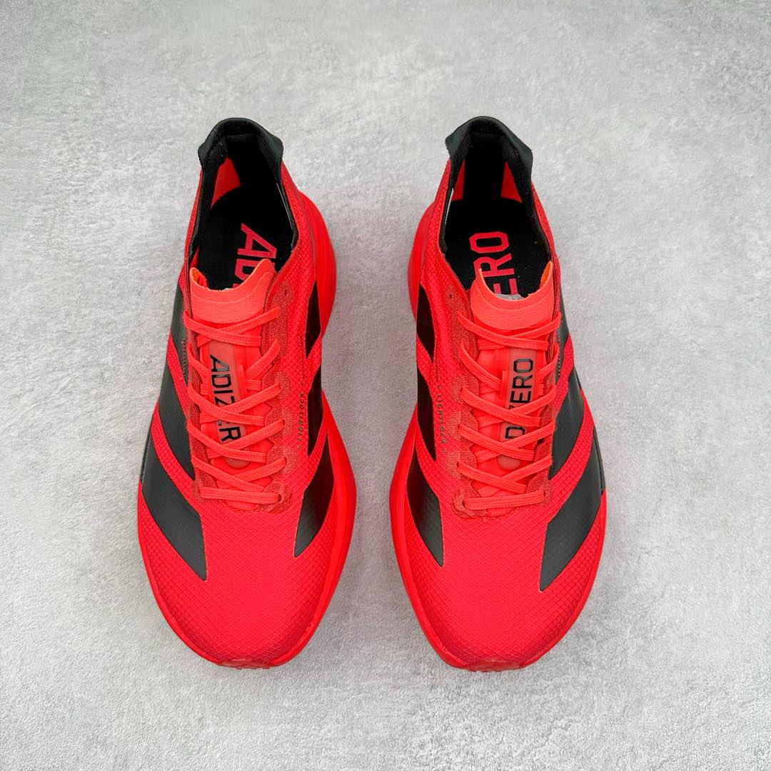 图片[2]-AD Adizero Eva SL M 零度进化版系列低帮轻便透气竞速休闲运动慢跑鞋 JR6356 相信大家对去年 adidas 横空出世的「顶级超跑」adiZero Adios Pro EVO 1 记忆犹新！不仅登顶阿迪史上最轻跑鞋宝座，更在接下来的全球马拉松赛事中，持续书写着惊人成绩，被网友戏称新一代「阿迪神鞋」全网刷屏！极简设计语言与强烈速度感和存在感的鞋侧三线，让人过目不忘，特别种草！其中定位于中长跑训练的 adidas Adizero Evo SL，整体外观造型与 adiZero Adios Pro EVO 1 非常相似。中底配置方面搭载全掌 Lightstrike Pro，鞋面采用透气网面示人，契合日常训练鞋的定位，更加耐用。外底给到了马牌橡胶，及类似上代竞速旗舰 adidas Adizero Adios Pro 3 区域分布。整体看下来无论是外观的鲜明辨识度，还是配置的扎实程度都很顶。尺码：36 36⅔ 37⅓ 38 38⅔ 39⅓ 40 40⅔ 41⅓ 42 42⅔ 43⅓ 44 45-选品中心