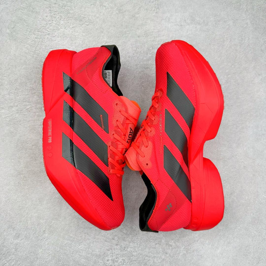 图片[3]-AD Adizero Eva SL M 零度进化版系列低帮轻便透气竞速休闲运动慢跑鞋 JR6356 相信大家对去年 adidas 横空出世的「顶级超跑」adiZero Adios Pro EVO 1 记忆犹新！不仅登顶阿迪史上最轻跑鞋宝座，更在接下来的全球马拉松赛事中，持续书写着惊人成绩，被网友戏称新一代「阿迪神鞋」全网刷屏！极简设计语言与强烈速度感和存在感的鞋侧三线，让人过目不忘，特别种草！其中定位于中长跑训练的 adidas Adizero Evo SL，整体外观造型与 adiZero Adios Pro EVO 1 非常相似。中底配置方面搭载全掌 Lightstrike Pro，鞋面采用透气网面示人，契合日常训练鞋的定位，更加耐用。外底给到了马牌橡胶，及类似上代竞速旗舰 adidas Adizero Adios Pro 3 区域分布。整体看下来无论是外观的鲜明辨识度，还是配置的扎实程度都很顶。尺码：36 36⅔ 37⅓ 38 38⅔ 39⅓ 40 40⅔ 41⅓ 42 42⅔ 43⅓ 44 45-选品中心