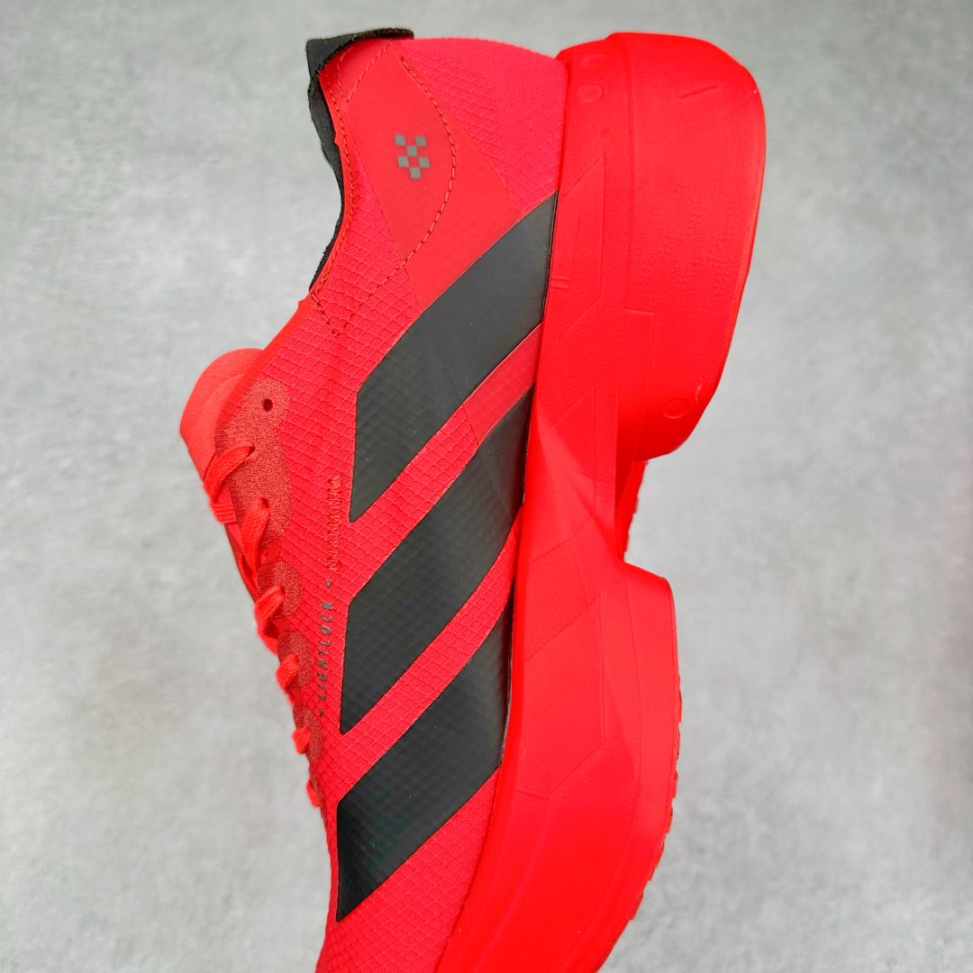 图片[7]-AD Adizero Eva SL M 零度进化版系列低帮轻便透气竞速休闲运动慢跑鞋 JR6356 相信大家对去年 adidas 横空出世的「顶级超跑」adiZero Adios Pro EVO 1 记忆犹新！不仅登顶阿迪史上最轻跑鞋宝座，更在接下来的全球马拉松赛事中，持续书写着惊人成绩，被网友戏称新一代「阿迪神鞋」全网刷屏！极简设计语言与强烈速度感和存在感的鞋侧三线，让人过目不忘，特别种草！其中定位于中长跑训练的 adidas Adizero Evo SL，整体外观造型与 adiZero Adios Pro EVO 1 非常相似。中底配置方面搭载全掌 Lightstrike Pro，鞋面采用透气网面示人，契合日常训练鞋的定位，更加耐用。外底给到了马牌橡胶，及类似上代竞速旗舰 adidas Adizero Adios Pro 3 区域分布。整体看下来无论是外观的鲜明辨识度，还是配置的扎实程度都很顶。尺码：36 36⅔ 37⅓ 38 38⅔ 39⅓ 40 40⅔ 41⅓ 42 42⅔ 43⅓ 44 45-选品中心