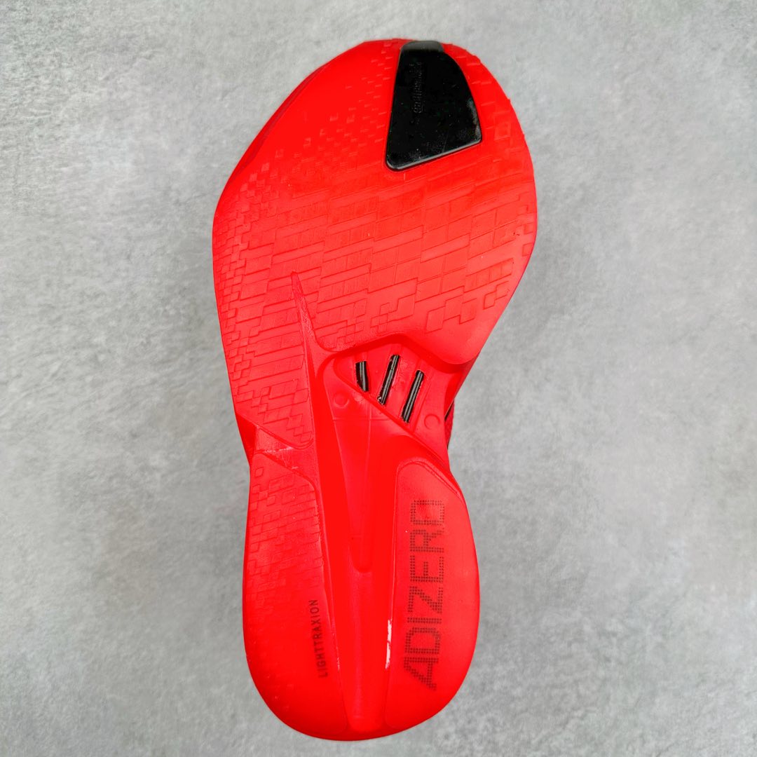 图片[9]-AD Adizero Eva SL M 零度进化版系列低帮轻便透气竞速休闲运动慢跑鞋 JR6356 相信大家对去年 adidas 横空出世的「顶级超跑」adiZero Adios Pro EVO 1 记忆犹新！不仅登顶阿迪史上最轻跑鞋宝座，更在接下来的全球马拉松赛事中，持续书写着惊人成绩，被网友戏称新一代「阿迪神鞋」全网刷屏！极简设计语言与强烈速度感和存在感的鞋侧三线，让人过目不忘，特别种草！其中定位于中长跑训练的 adidas Adizero Evo SL，整体外观造型与 adiZero Adios Pro EVO 1 非常相似。中底配置方面搭载全掌 Lightstrike Pro，鞋面采用透气网面示人，契合日常训练鞋的定位，更加耐用。外底给到了马牌橡胶，及类似上代竞速旗舰 adidas Adizero Adios Pro 3 区域分布。整体看下来无论是外观的鲜明辨识度，还是配置的扎实程度都很顶。尺码：36 36⅔ 37⅓ 38 38⅔ 39⅓ 40 40⅔ 41⅓ 42 42⅔ 43⅓ 44 45-选品中心