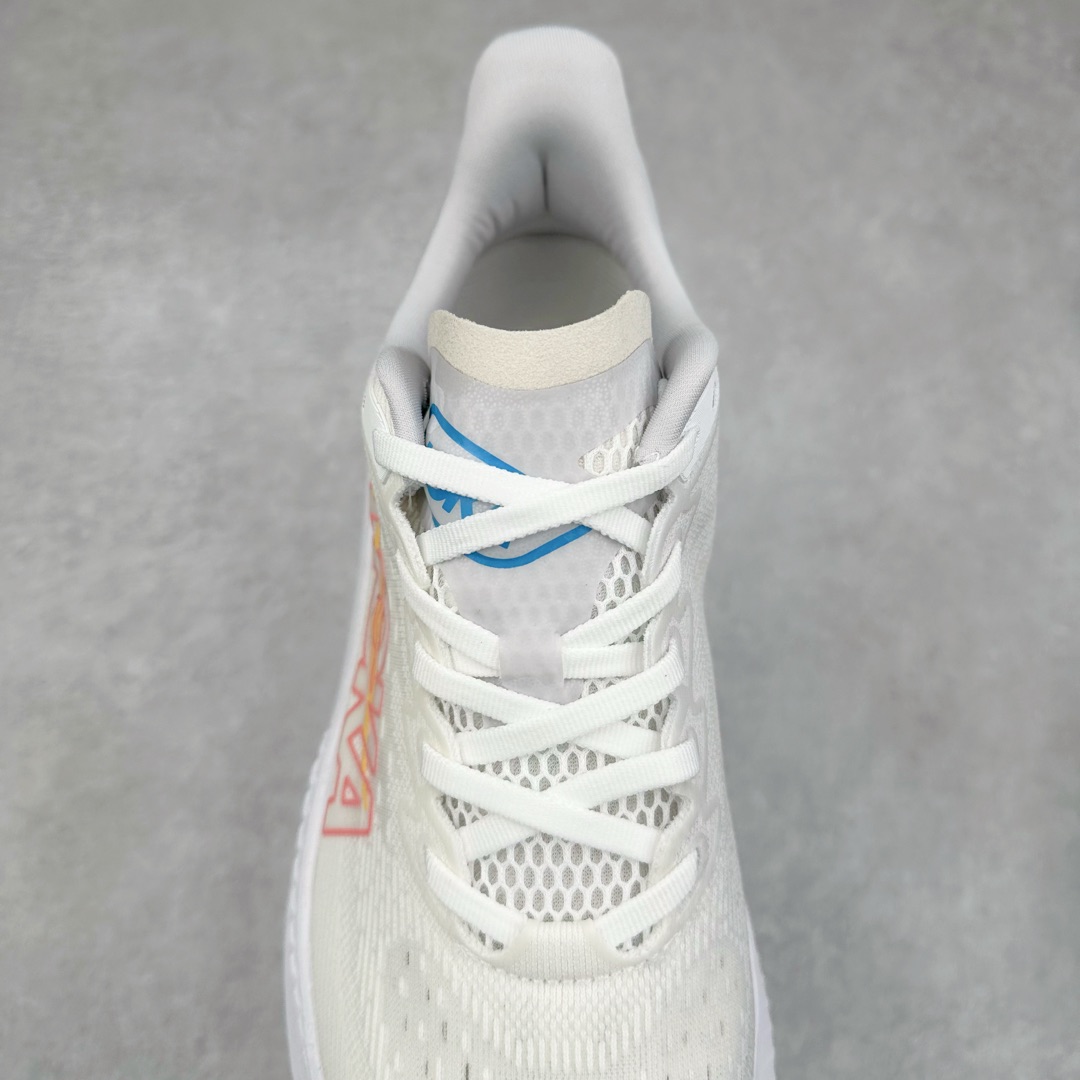 图片[5]-＃特价福利 HOKA ONE ONE MACH 马赫6 柔软舒适Y2K复古跑鞋防滑耐磨低帮跑步鞋 鞋面上部使用了编织紧密的单层提花网纱（Creel Jacquard）针织技术，虽然初穿时中足部位包裹稍显紧绷，但在几次穿着跑步后会好转，材料舒适贴合，无热点或刺激现象出现。鞋带系统标准配置，鞋带质量理想，鞋舌薄而填充少，内外两侧完全接合，能很好地包裹足部。Mach 6的中底摒弃了先前Mach 5所使用的PROFLY+双层中底和橡胶化泡沫，转而采用全新的SCF（超级临界泡沫）EVA材料，该材料为跑者提供了更明显的回弹感，在落地时能够快速反弹推离地面。相较于Mach 5的软弹着地感，Mach 6带来了一种显著不同的跑步体验。尺码：36 36.5 37.5 38 38.5 39 40 40.5 41 42 42.5 43 44 44.5 45-选品中心