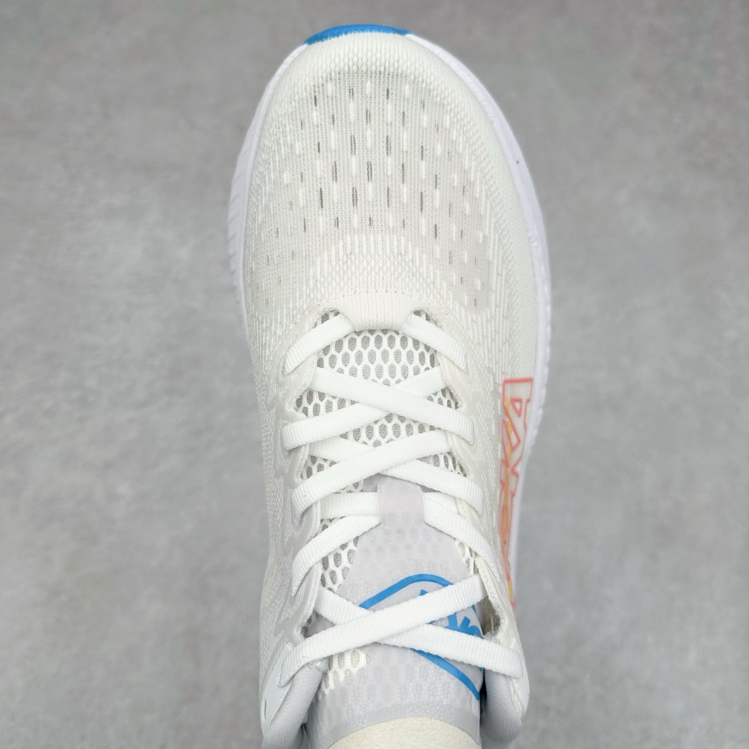 图片[4]-＃特价福利 HOKA ONE ONE MACH 马赫6 柔软舒适Y2K复古跑鞋防滑耐磨低帮跑步鞋 鞋面上部使用了编织紧密的单层提花网纱（Creel Jacquard）针织技术，虽然初穿时中足部位包裹稍显紧绷，但在几次穿着跑步后会好转，材料舒适贴合，无热点或刺激现象出现。鞋带系统标准配置，鞋带质量理想，鞋舌薄而填充少，内外两侧完全接合，能很好地包裹足部。Mach 6的中底摒弃了先前Mach 5所使用的PROFLY+双层中底和橡胶化泡沫，转而采用全新的SCF（超级临界泡沫）EVA材料，该材料为跑者提供了更明显的回弹感，在落地时能够快速反弹推离地面。相较于Mach 5的软弹着地感，Mach 6带来了一种显著不同的跑步体验。尺码：36 36.5 37.5 38 38.5 39 40 40.5 41 42 42.5 43 44 44.5 45-选品中心