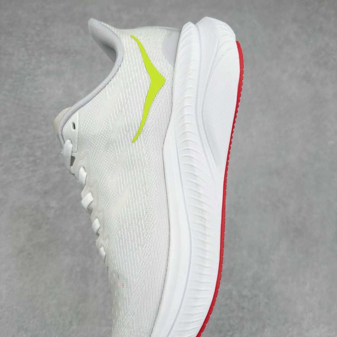 图片[7]-＃特价福利 HOKA ONE ONE MACH 马赫6 柔软舒适Y2K复古跑鞋防滑耐磨低帮跑步鞋 鞋面上部使用了编织紧密的单层提花网纱（Creel Jacquard）针织技术，虽然初穿时中足部位包裹稍显紧绷，但在几次穿着跑步后会好转，材料舒适贴合，无热点或刺激现象出现。鞋带系统标准配置，鞋带质量理想，鞋舌薄而填充少，内外两侧完全接合，能很好地包裹足部。Mach 6的中底摒弃了先前Mach 5所使用的PROFLY+双层中底和橡胶化泡沫，转而采用全新的SCF（超级临界泡沫）EVA材料，该材料为跑者提供了更明显的回弹感，在落地时能够快速反弹推离地面。相较于Mach 5的软弹着地感，Mach 6带来了一种显著不同的跑步体验。尺码：36 36.5 37.5 38 38.5 39 40 40.5 41 42 42.5 43 44 44.5 45-选品中心