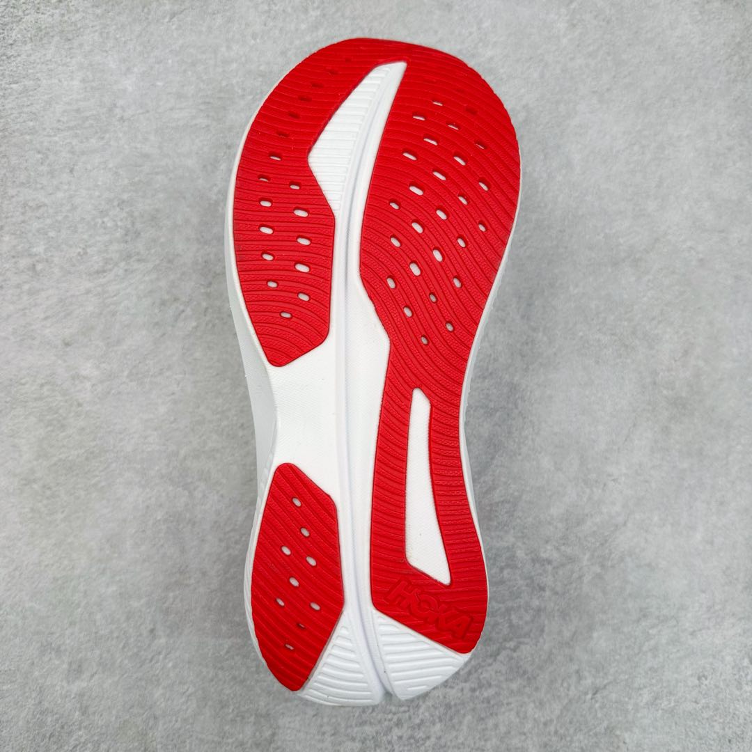 图片[9]-＃特价福利 HOKA ONE ONE MACH 马赫6 柔软舒适Y2K复古跑鞋防滑耐磨低帮跑步鞋 鞋面上部使用了编织紧密的单层提花网纱（Creel Jacquard）针织技术，虽然初穿时中足部位包裹稍显紧绷，但在几次穿着跑步后会好转，材料舒适贴合，无热点或刺激现象出现。鞋带系统标准配置，鞋带质量理想，鞋舌薄而填充少，内外两侧完全接合，能很好地包裹足部。Mach 6的中底摒弃了先前Mach 5所使用的PROFLY+双层中底和橡胶化泡沫，转而采用全新的SCF（超级临界泡沫）EVA材料，该材料为跑者提供了更明显的回弹感，在落地时能够快速反弹推离地面。相较于Mach 5的软弹着地感，Mach 6带来了一种显著不同的跑步体验。尺码：36 36.5 37.5 38 38.5 39 40 40.5 41 42 42.5 43 44 44.5 45-选品中心