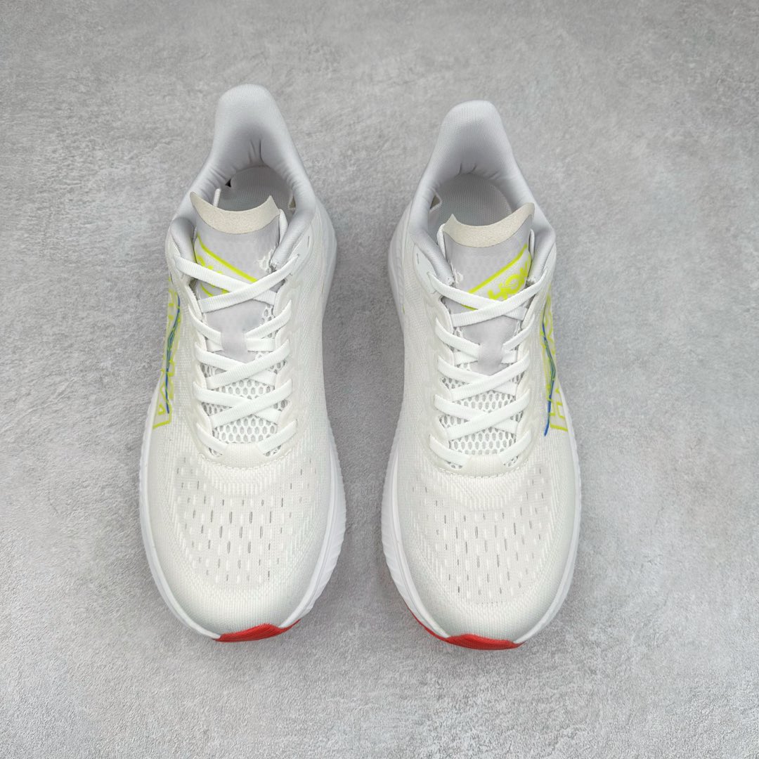 图片[2]-＃特价福利 HOKA ONE ONE MACH 马赫6 柔软舒适Y2K复古跑鞋防滑耐磨低帮跑步鞋 鞋面上部使用了编织紧密的单层提花网纱（Creel Jacquard）针织技术，虽然初穿时中足部位包裹稍显紧绷，但在几次穿着跑步后会好转，材料舒适贴合，无热点或刺激现象出现。鞋带系统标准配置，鞋带质量理想，鞋舌薄而填充少，内外两侧完全接合，能很好地包裹足部。Mach 6的中底摒弃了先前Mach 5所使用的PROFLY+双层中底和橡胶化泡沫，转而采用全新的SCF（超级临界泡沫）EVA材料，该材料为跑者提供了更明显的回弹感，在落地时能够快速反弹推离地面。相较于Mach 5的软弹着地感，Mach 6带来了一种显著不同的跑步体验。尺码：36 36.5 37.5 38 38.5 39 40 40.5 41 42 42.5 43 44 44.5 45-选品中心