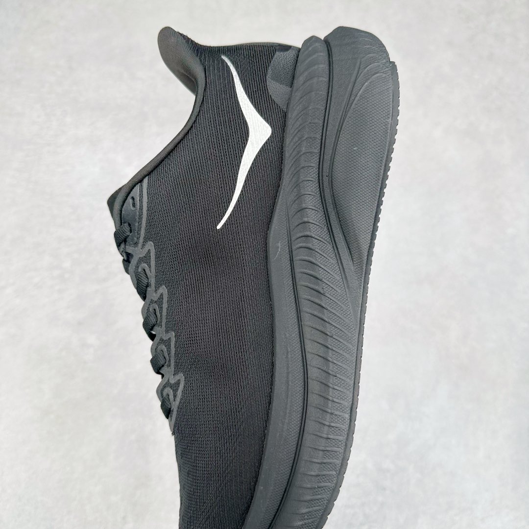 图片[7]-＃特价福利 HOKA ONE ONE MACH 马赫6 柔软舒适Y2K复古跑鞋防滑耐磨低帮跑步鞋 鞋面上部使用了编织紧密的单层提花网纱（Creel Jacquard）针织技术，虽然初穿时中足部位包裹稍显紧绷，但在几次穿着跑步后会好转，材料舒适贴合，无热点或刺激现象出现。鞋带系统标准配置，鞋带质量理想，鞋舌薄而填充少，内外两侧完全接合，能很好地包裹足部。Mach 6的中底摒弃了先前Mach 5所使用的PROFLY+双层中底和橡胶化泡沫，转而采用全新的SCF（超级临界泡沫）EVA材料，该材料为跑者提供了更明显的回弹感，在落地时能够快速反弹推离地面。相较于Mach 5的软弹着地感，Mach 6带来了一种显著不同的跑步体验。尺码：36 36.5 37.5 38 38.5 39 40 40.5 41 42 42.5 43 44 44.5 45-选品中心