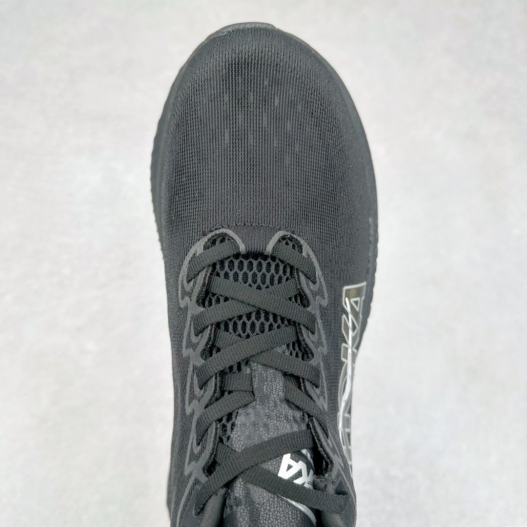 图片[4]-＃特价福利 HOKA ONE ONE MACH 马赫6 柔软舒适Y2K复古跑鞋防滑耐磨低帮跑步鞋 鞋面上部使用了编织紧密的单层提花网纱（Creel Jacquard）针织技术，虽然初穿时中足部位包裹稍显紧绷，但在几次穿着跑步后会好转，材料舒适贴合，无热点或刺激现象出现。鞋带系统标准配置，鞋带质量理想，鞋舌薄而填充少，内外两侧完全接合，能很好地包裹足部。Mach 6的中底摒弃了先前Mach 5所使用的PROFLY+双层中底和橡胶化泡沫，转而采用全新的SCF（超级临界泡沫）EVA材料，该材料为跑者提供了更明显的回弹感，在落地时能够快速反弹推离地面。相较于Mach 5的软弹着地感，Mach 6带来了一种显著不同的跑步体验。尺码：36 36.5 37.5 38 38.5 39 40 40.5 41 42 42.5 43 44 44.5 45-选品中心