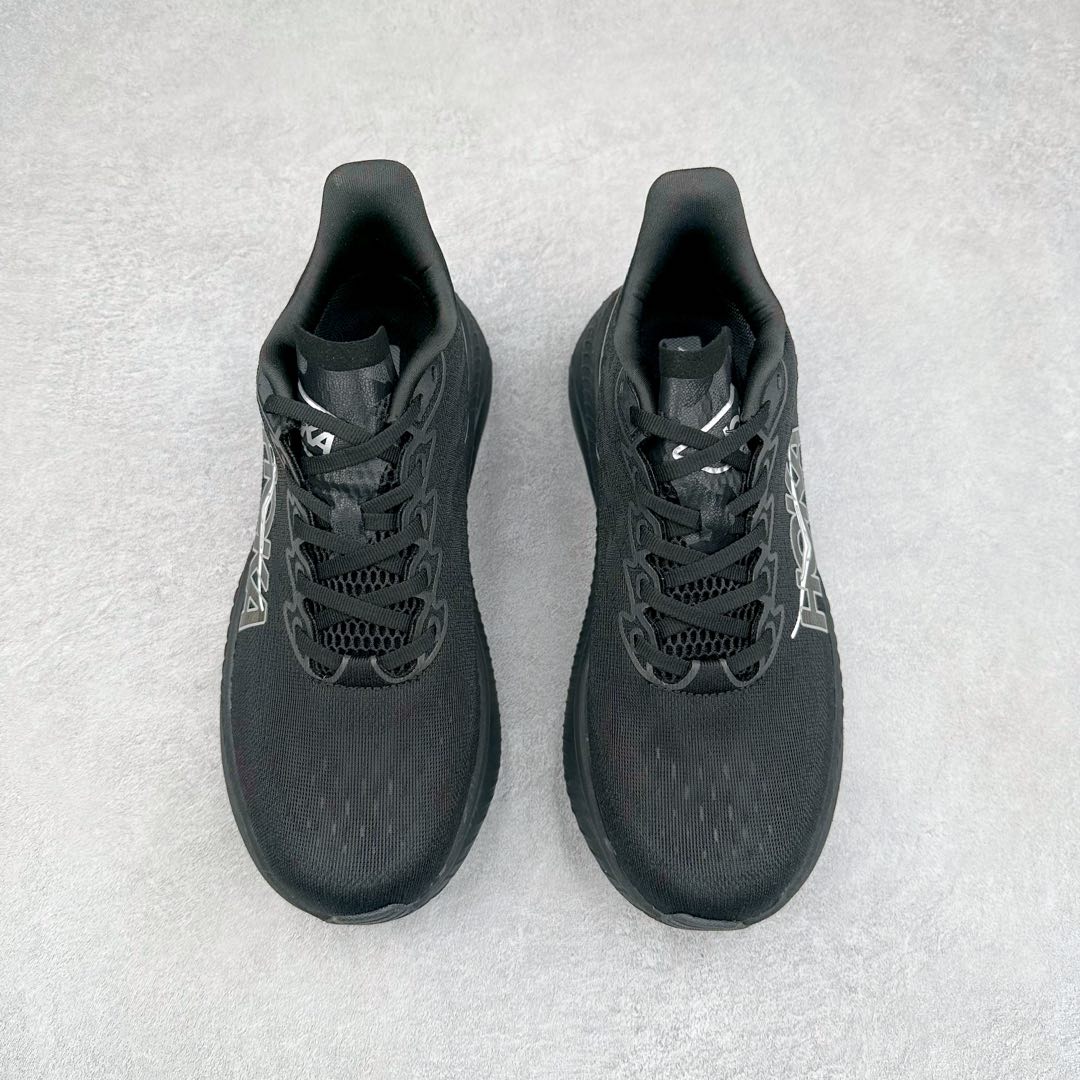 图片[2]-＃特价福利 HOKA ONE ONE MACH 马赫6 柔软舒适Y2K复古跑鞋防滑耐磨低帮跑步鞋 鞋面上部使用了编织紧密的单层提花网纱（Creel Jacquard）针织技术，虽然初穿时中足部位包裹稍显紧绷，但在几次穿着跑步后会好转，材料舒适贴合，无热点或刺激现象出现。鞋带系统标准配置，鞋带质量理想，鞋舌薄而填充少，内外两侧完全接合，能很好地包裹足部。Mach 6的中底摒弃了先前Mach 5所使用的PROFLY+双层中底和橡胶化泡沫，转而采用全新的SCF（超级临界泡沫）EVA材料，该材料为跑者提供了更明显的回弹感，在落地时能够快速反弹推离地面。相较于Mach 5的软弹着地感，Mach 6带来了一种显著不同的跑步体验。尺码：36 36.5 37.5 38 38.5 39 40 40.5 41 42 42.5 43 44 44.5 45-选品中心