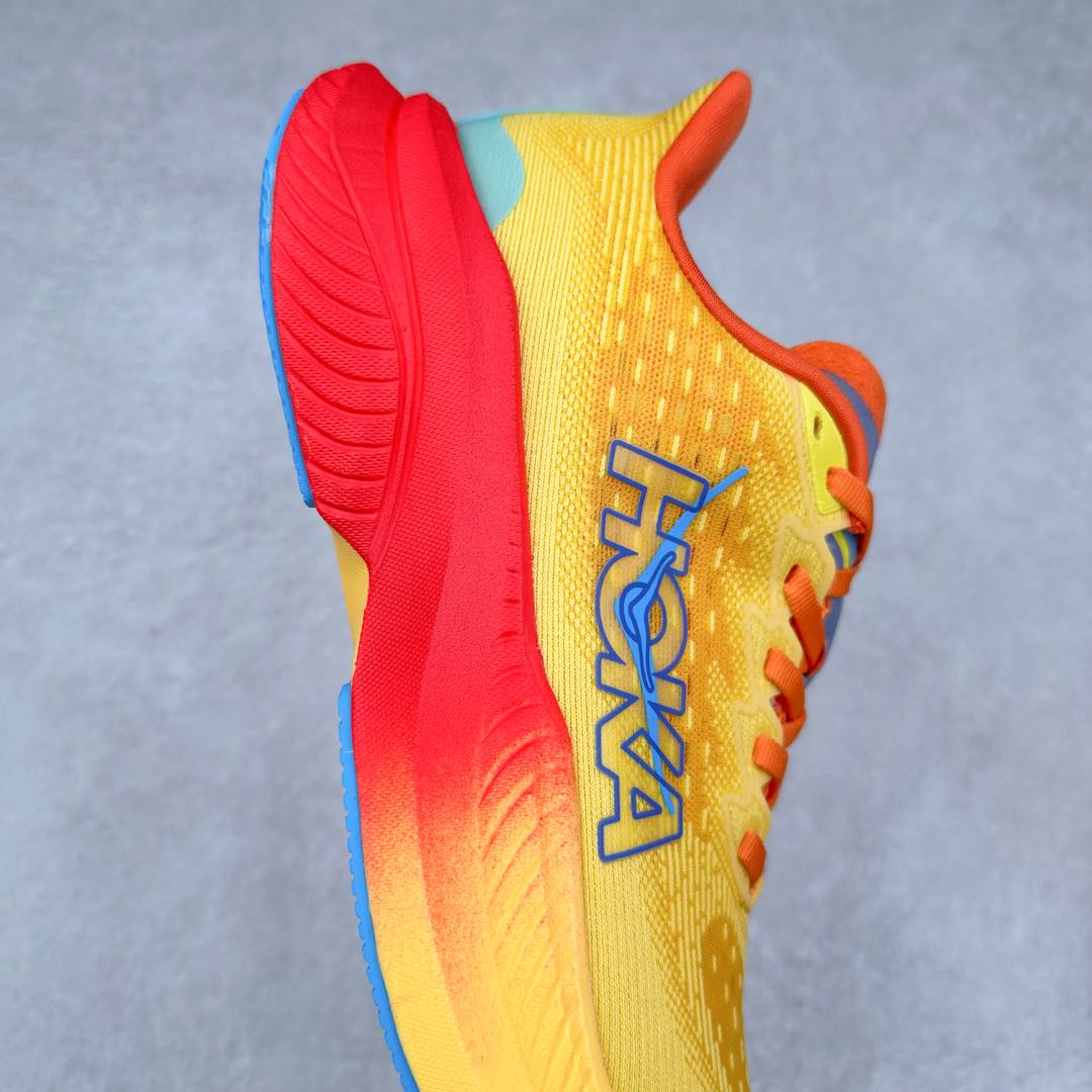 图片[6]-＃特价福利 HOKA ONE ONE MACH 马赫6 柔软舒适Y2K复古跑鞋防滑耐磨低帮跑步鞋 鞋面上部使用了编织紧密的单层提花网纱（Creel Jacquard）针织技术，虽然初穿时中足部位包裹稍显紧绷，但在几次穿着跑步后会好转，材料舒适贴合，无热点或刺激现象出现。鞋带系统标准配置，鞋带质量理想，鞋舌薄而填充少，内外两侧完全接合，能很好地包裹足部。Mach 6的中底摒弃了先前Mach 5所使用的PROFLY+双层中底和橡胶化泡沫，转而采用全新的SCF（超级临界泡沫）EVA材料，该材料为跑者提供了更明显的回弹感，在落地时能够快速反弹推离地面。相较于Mach 5的软弹着地感，Mach 6带来了一种显著不同的跑步体验。尺码：36 36.5 37.5 38 38.5 39 40 40.5 41 42 42.5 43 44 44.5 45-选品中心
