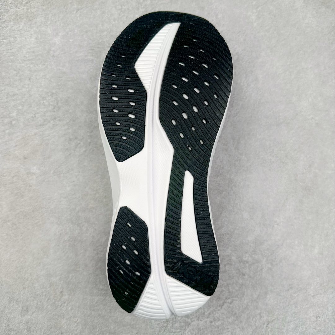 图片[9]-＃特价福利 HOKA ONE ONE MACH 马赫6 柔软舒适Y2K复古跑鞋防滑耐磨低帮跑步鞋 鞋面上部使用了编织紧密的单层提花网纱（Creel Jacquard）针织技术，虽然初穿时中足部位包裹稍显紧绷，但在几次穿着跑步后会好转，材料舒适贴合，无热点或刺激现象出现。鞋带系统标准配置，鞋带质量理想，鞋舌薄而填充少，内外两侧完全接合，能很好地包裹足部。Mach 6的中底摒弃了先前Mach 5所使用的PROFLY+双层中底和橡胶化泡沫，转而采用全新的SCF（超级临界泡沫）EVA材料，该材料为跑者提供了更明显的回弹感，在落地时能够快速反弹推离地面。相较于Mach 5的软弹着地感，Mach 6带来了一种显著不同的跑步体验。尺码：36 36.5 37.5 38 38.5 39 40 40.5 41 42 42.5 43 44 44.5 45-选品中心
