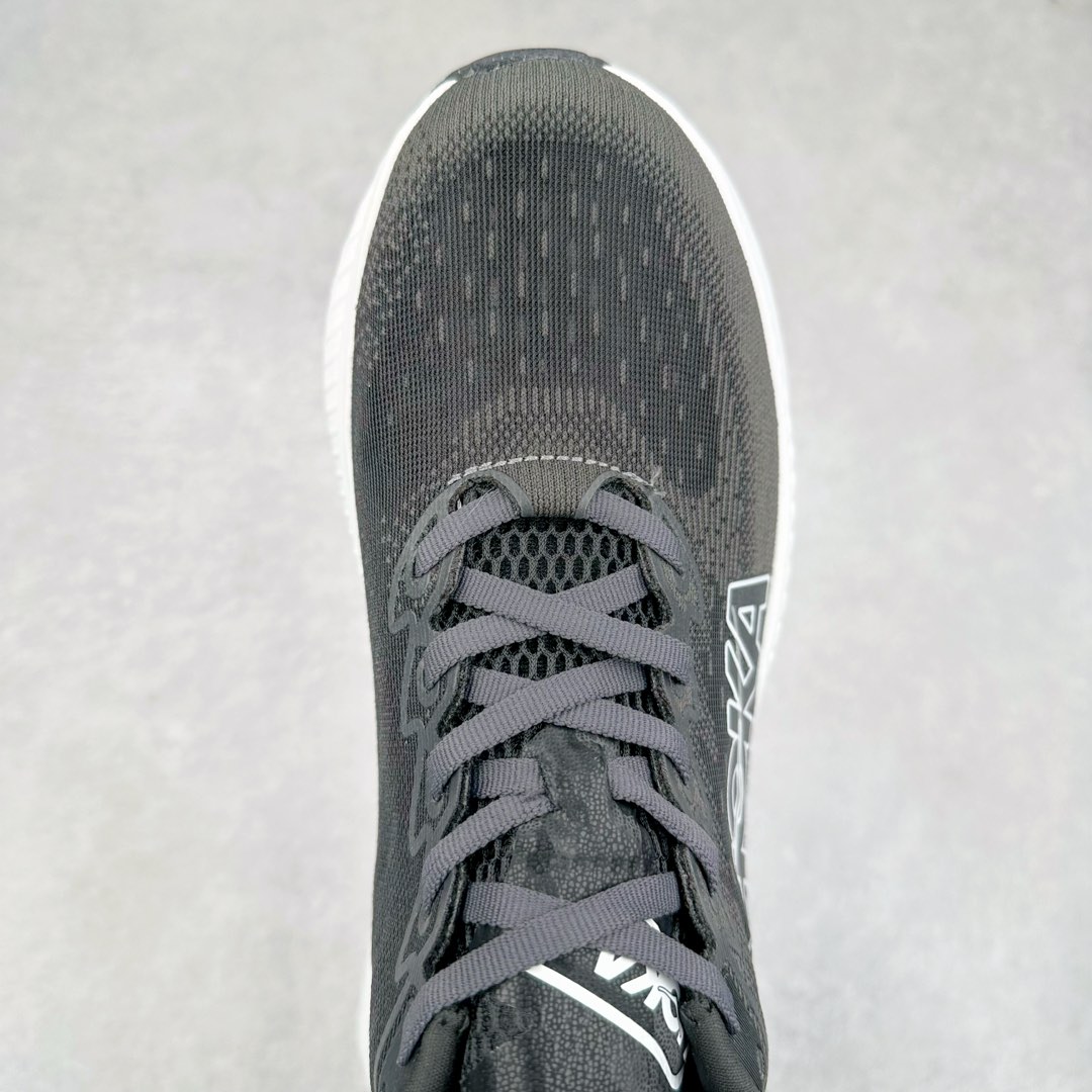 图片[4]-＃特价福利 HOKA ONE ONE MACH 马赫6 柔软舒适Y2K复古跑鞋防滑耐磨低帮跑步鞋 鞋面上部使用了编织紧密的单层提花网纱（Creel Jacquard）针织技术，虽然初穿时中足部位包裹稍显紧绷，但在几次穿着跑步后会好转，材料舒适贴合，无热点或刺激现象出现。鞋带系统标准配置，鞋带质量理想，鞋舌薄而填充少，内外两侧完全接合，能很好地包裹足部。Mach 6的中底摒弃了先前Mach 5所使用的PROFLY+双层中底和橡胶化泡沫，转而采用全新的SCF（超级临界泡沫）EVA材料，该材料为跑者提供了更明显的回弹感，在落地时能够快速反弹推离地面。相较于Mach 5的软弹着地感，Mach 6带来了一种显著不同的跑步体验。尺码：36 36.5 37.5 38 38.5 39 40 40.5 41 42 42.5 43 44 44.5 45-选品中心