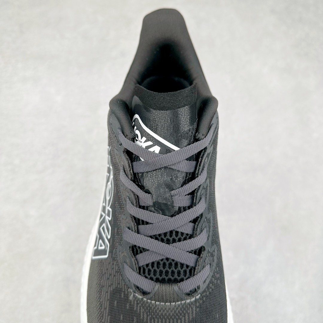 图片[5]-＃特价福利 HOKA ONE ONE MACH 马赫6 柔软舒适Y2K复古跑鞋防滑耐磨低帮跑步鞋 鞋面上部使用了编织紧密的单层提花网纱（Creel Jacquard）针织技术，虽然初穿时中足部位包裹稍显紧绷，但在几次穿着跑步后会好转，材料舒适贴合，无热点或刺激现象出现。鞋带系统标准配置，鞋带质量理想，鞋舌薄而填充少，内外两侧完全接合，能很好地包裹足部。Mach 6的中底摒弃了先前Mach 5所使用的PROFLY+双层中底和橡胶化泡沫，转而采用全新的SCF（超级临界泡沫）EVA材料，该材料为跑者提供了更明显的回弹感，在落地时能够快速反弹推离地面。相较于Mach 5的软弹着地感，Mach 6带来了一种显著不同的跑步体验。尺码：36 36.5 37.5 38 38.5 39 40 40.5 41 42 42.5 43 44 44.5 45-选品中心