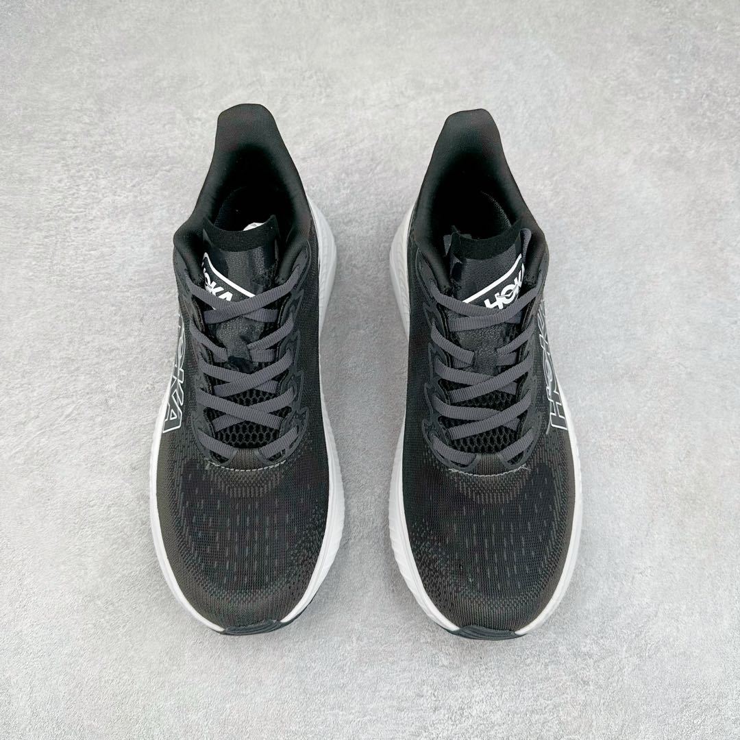 图片[2]-＃特价福利 HOKA ONE ONE MACH 马赫6 柔软舒适Y2K复古跑鞋防滑耐磨低帮跑步鞋 鞋面上部使用了编织紧密的单层提花网纱（Creel Jacquard）针织技术，虽然初穿时中足部位包裹稍显紧绷，但在几次穿着跑步后会好转，材料舒适贴合，无热点或刺激现象出现。鞋带系统标准配置，鞋带质量理想，鞋舌薄而填充少，内外两侧完全接合，能很好地包裹足部。Mach 6的中底摒弃了先前Mach 5所使用的PROFLY+双层中底和橡胶化泡沫，转而采用全新的SCF（超级临界泡沫）EVA材料，该材料为跑者提供了更明显的回弹感，在落地时能够快速反弹推离地面。相较于Mach 5的软弹着地感，Mach 6带来了一种显著不同的跑步体验。尺码：36 36.5 37.5 38 38.5 39 40 40.5 41 42 42.5 43 44 44.5 45-选品中心