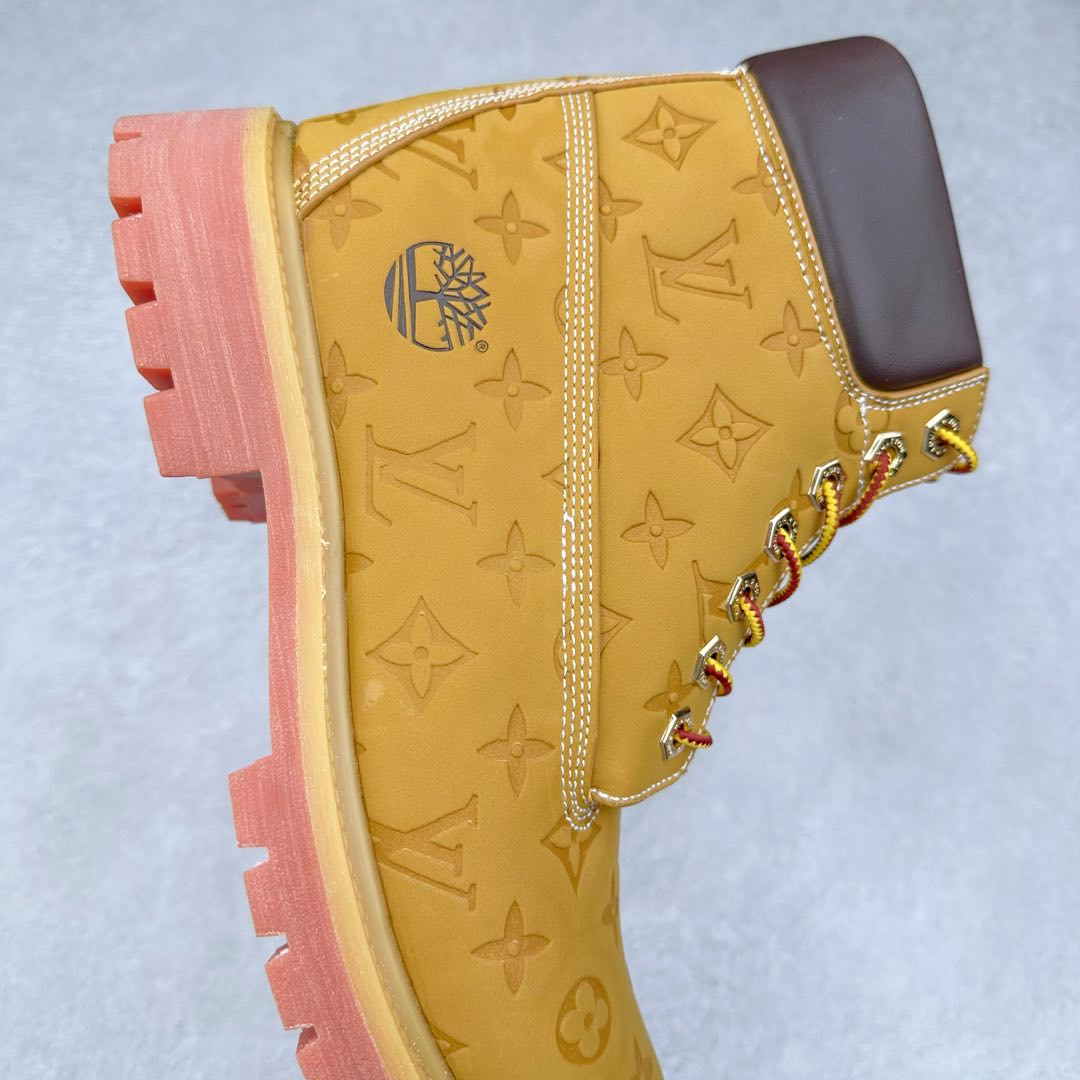 图片[6]-Lv x Timberland Lv联名添柏岚大黄靴 顶奢流量品牌与时代经典的结合之作 #代购专供品质 高弹Modern 外置防滑橡塑发泡超轻大底 系带设计 穿脱十分方便 采用TPU模压定型真皮鞋面材质#EVA轻翼科技外底具有防滑,耐磨和良好的弹性 Pharrell Williams充分发挥了作为Louis Vuitton创意总监的角色 这款鞋重新定义了 6英寸大黄靴的经典设计 致敬1996年Grandmaster Flash经典黄靴造型 原厂五金鞋带扣 工艺全新升级 中山大厂代工 原单进口皮料 独立私模大底，正确logo， 原装一致头层磨砂皮 搭配经典老花领口 全新原厂包装鞋盒 市场独家供应 尺码：36-44（皮鞋码）-选品中心