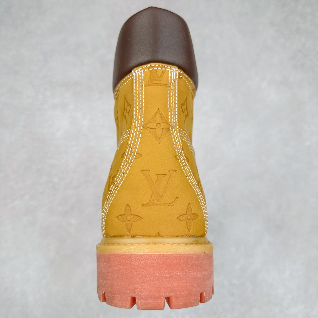图片[8]-Lv x Timberland Lv联名添柏岚大黄靴 顶奢流量品牌与时代经典的结合之作 #代购专供品质 高弹Modern 外置防滑橡塑发泡超轻大底 系带设计 穿脱十分方便 采用TPU模压定型真皮鞋面材质#EVA轻翼科技外底具有防滑,耐磨和良好的弹性 Pharrell Williams充分发挥了作为Louis Vuitton创意总监的角色 这款鞋重新定义了 6英寸大黄靴的经典设计 致敬1996年Grandmaster Flash经典黄靴造型 原厂五金鞋带扣 工艺全新升级 中山大厂代工 原单进口皮料 独立私模大底，正确logo， 原装一致头层磨砂皮 搭配经典老花领口 全新原厂包装鞋盒 市场独家供应 尺码：36-44（皮鞋码）-选品中心