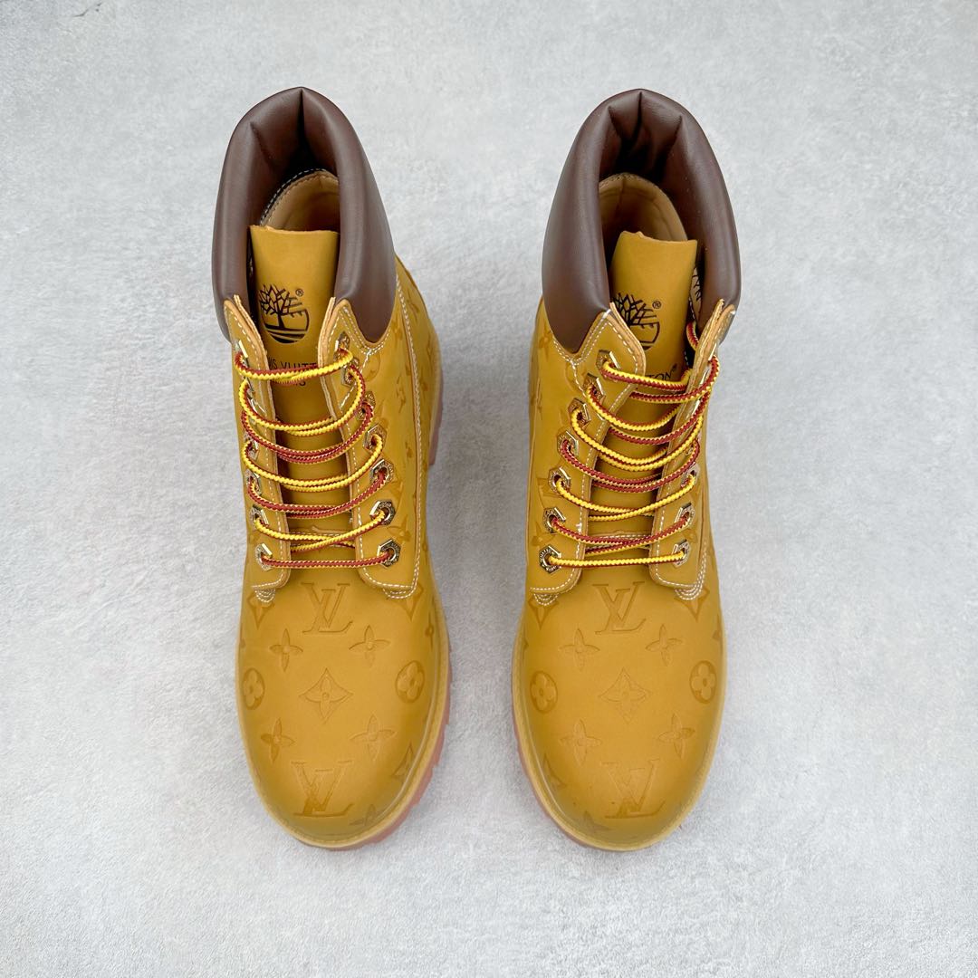 图片[2]-Lv x Timberland Lv联名添柏岚大黄靴 顶奢流量品牌与时代经典的结合之作 #代购专供品质 高弹Modern 外置防滑橡塑发泡超轻大底 系带设计 穿脱十分方便 采用TPU模压定型真皮鞋面材质#EVA轻翼科技外底具有防滑,耐磨和良好的弹性 Pharrell Williams充分发挥了作为Louis Vuitton创意总监的角色 这款鞋重新定义了 6英寸大黄靴的经典设计 致敬1996年Grandmaster Flash经典黄靴造型 原厂五金鞋带扣 工艺全新升级 中山大厂代工 原单进口皮料 独立私模大底，正确logo， 原装一致头层磨砂皮 搭配经典老花领口 全新原厂包装鞋盒 市场独家供应 尺码：36-44（皮鞋码）-选品中心