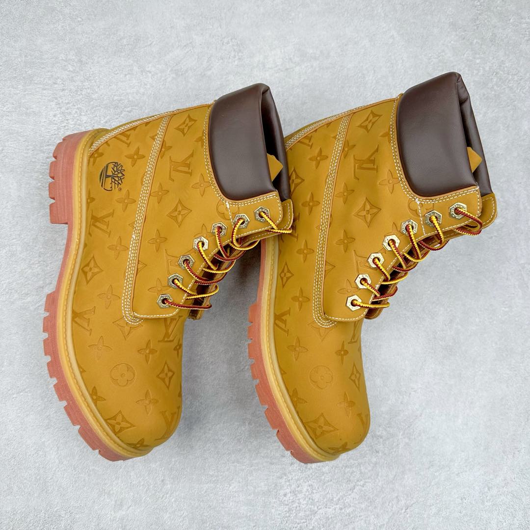 图片[3]-Lv x Timberland Lv联名添柏岚大黄靴 顶奢流量品牌与时代经典的结合之作 #代购专供品质 高弹Modern 外置防滑橡塑发泡超轻大底 系带设计 穿脱十分方便 采用TPU模压定型真皮鞋面材质#EVA轻翼科技外底具有防滑,耐磨和良好的弹性 Pharrell Williams充分发挥了作为Louis Vuitton创意总监的角色 这款鞋重新定义了 6英寸大黄靴的经典设计 致敬1996年Grandmaster Flash经典黄靴造型 原厂五金鞋带扣 工艺全新升级 中山大厂代工 原单进口皮料 独立私模大底，正确logo， 原装一致头层磨砂皮 搭配经典老花领口 全新原厂包装鞋盒 市场独家供应 尺码：36-44（皮鞋码）-选品中心