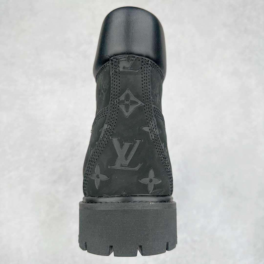 图片[8]-Lv x Timberland Lv联名添柏岚大黄靴 顶奢流量品牌与时代经典的结合之作 #代购专供品质 高弹Modern 外置防滑橡塑发泡超轻大底 系带设计 穿脱十分方便 采用TPU模压定型真皮鞋面材质#EVA轻翼科技外底具有防滑,耐磨和良好的弹性 Pharrell Williams充分发挥了作为Louis Vuitton创意总监的角色 这款鞋重新定义了 6英寸大黄靴的经典设计 致敬1996年Grandmaster Flash经典黄靴造型 原厂五金鞋带扣 工艺全新升级 中山大厂代工 原单进口皮料 独立私模大底，正确logo， 原装一致头层磨砂皮 搭配经典老花领口 全新原厂包装鞋盒 市场独家供应 尺码：36-44（皮鞋码）-选品中心