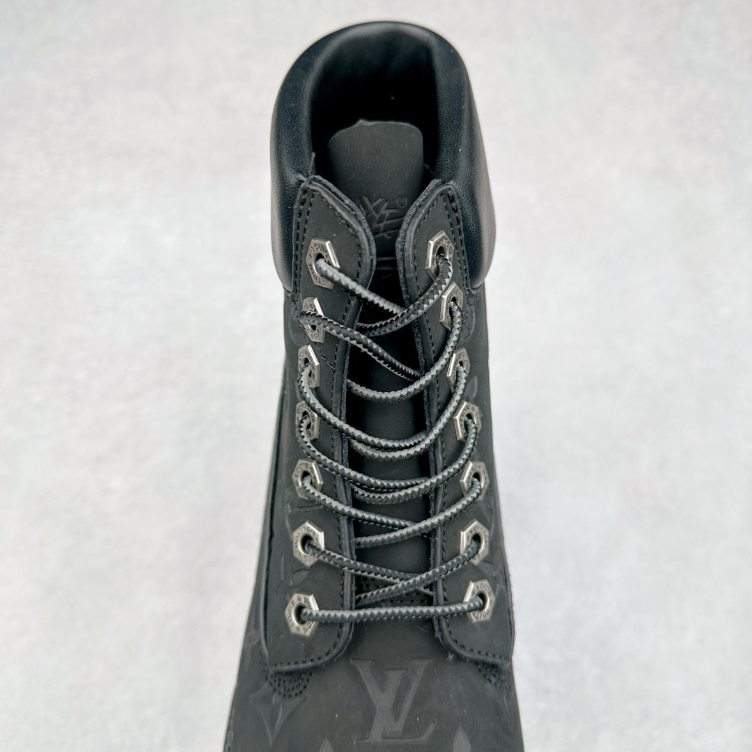 图片[5]-Lv x Timberland Lv联名添柏岚大黄靴 顶奢流量品牌与时代经典的结合之作 #代购专供品质 高弹Modern 外置防滑橡塑发泡超轻大底 系带设计 穿脱十分方便 采用TPU模压定型真皮鞋面材质#EVA轻翼科技外底具有防滑,耐磨和良好的弹性 Pharrell Williams充分发挥了作为Louis Vuitton创意总监的角色 这款鞋重新定义了 6英寸大黄靴的经典设计 致敬1996年Grandmaster Flash经典黄靴造型 原厂五金鞋带扣 工艺全新升级 中山大厂代工 原单进口皮料 独立私模大底，正确logo， 原装一致头层磨砂皮 搭配经典老花领口 全新原厂包装鞋盒 市场独家供应 尺码：36-44（皮鞋码）-选品中心