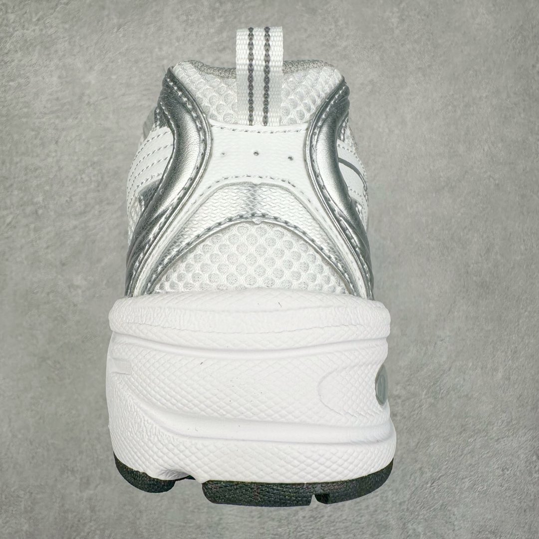 图片[8]-New Balance NB530 新百伦复古透气跑步鞋 抛弃过往以皮革为主的人气轮廓 以极具复古风范的跑鞋外观呈现 设计上全鞋以简约清爽的纯白色作基底 鞋身覆盖大面积织物网眼材质 并于鞋头、鞋带孔眼片等细节处点缀对比鲜明的反光银镀层凸显 鞋舌、侧身等位置则辅以一贯的「N」字标志和品牌徽标彰显身份 最后通过搭载的 ABZORB 缓震中底完善整体造型 尺码：36 37 37.5 38 38.5 39 40 40.5 41 42 42.5 43 44 45-选品中心