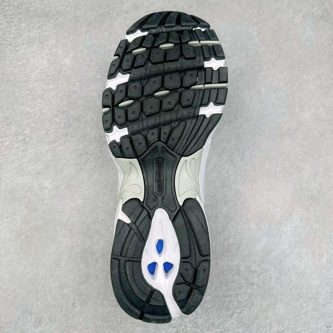 图片[9]-New Balance NB530 新百伦复古透气跑步鞋 抛弃过往以皮革为主的人气轮廓 以极具复古风范的跑鞋外观呈现 设计上全鞋以简约清爽的纯白色作基底 鞋身覆盖大面积织物网眼材质 并于鞋头、鞋带孔眼片等细节处点缀对比鲜明的反光银镀层凸显 鞋舌、侧身等位置则辅以一贯的「N」字标志和品牌徽标彰显身份 最后通过搭载的 ABZORB 缓震中底完善整体造型 尺码：36 37 37.5 38 38.5 39 40 40.5 41 42 42.5 43 44 45-选品中心