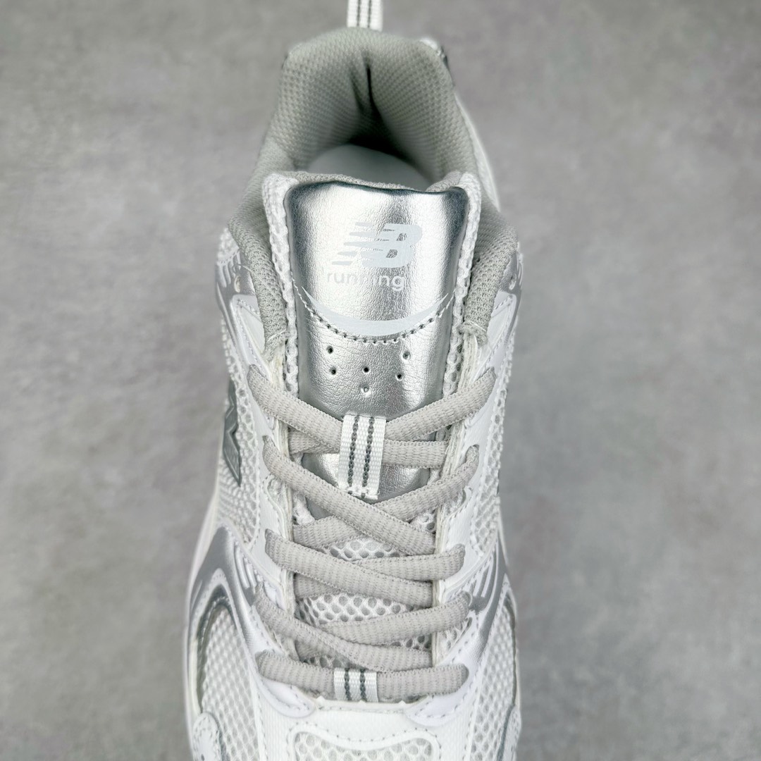 图片[5]-New Balance NB530 新百伦复古透气跑步鞋 抛弃过往以皮革为主的人气轮廓 以极具复古风范的跑鞋外观呈现 设计上全鞋以简约清爽的纯白色作基底 鞋身覆盖大面积织物网眼材质 并于鞋头、鞋带孔眼片等细节处点缀对比鲜明的反光银镀层凸显 鞋舌、侧身等位置则辅以一贯的「N」字标志和品牌徽标彰显身份 最后通过搭载的 ABZORB 缓震中底完善整体造型 尺码：36 37 37.5 38 38.5 39 40 40.5 41 42 42.5 43 44 45-选品中心