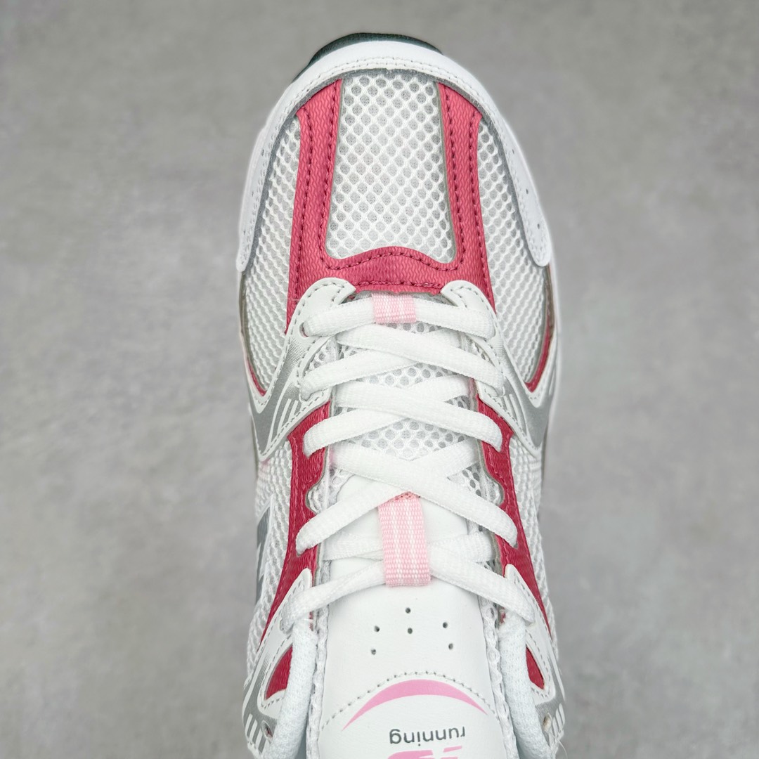 图片[4]-New Balance NB530 新百伦复古透气跑步鞋 抛弃过往以皮革为主的人气轮廓 以极具复古风范的跑鞋外观呈现 设计上全鞋以简约清爽的纯白色作基底 鞋身覆盖大面积织物网眼材质 并于鞋头、鞋带孔眼片等细节处点缀对比鲜明的反光银镀层凸显 鞋舌、侧身等位置则辅以一贯的「N」字标志和品牌徽标彰显身份 最后通过搭载的 ABZORB 缓震中底完善整体造型 尺码：36 37 37.5 38 38.5 39 40 40.5 41 42 42.5 43 44 45-选品中心