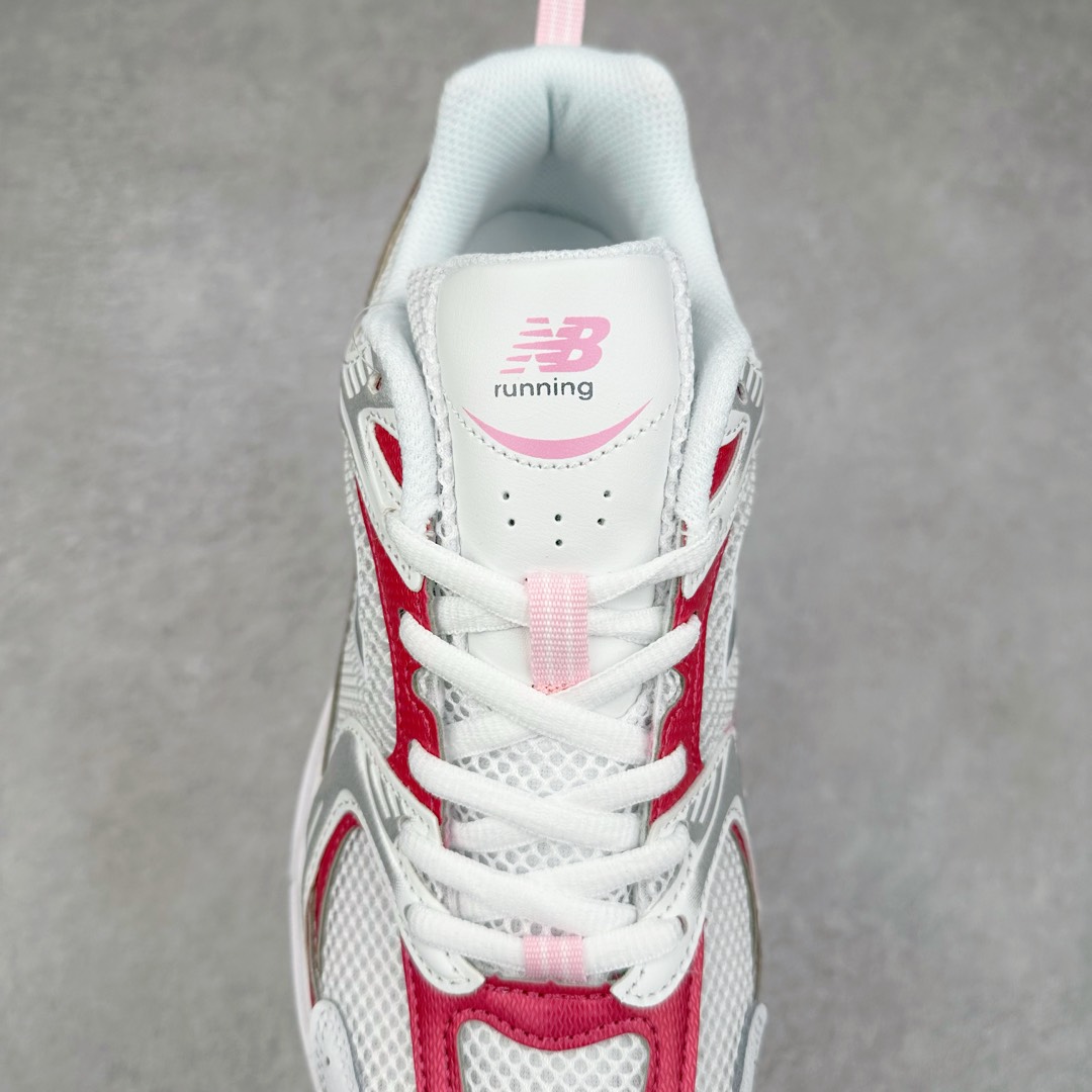 图片[5]-New Balance NB530 新百伦复古透气跑步鞋 抛弃过往以皮革为主的人气轮廓 以极具复古风范的跑鞋外观呈现 设计上全鞋以简约清爽的纯白色作基底 鞋身覆盖大面积织物网眼材质 并于鞋头、鞋带孔眼片等细节处点缀对比鲜明的反光银镀层凸显 鞋舌、侧身等位置则辅以一贯的「N」字标志和品牌徽标彰显身份 最后通过搭载的 ABZORB 缓震中底完善整体造型 尺码：36 37 37.5 38 38.5 39 40 40.5 41 42 42.5 43 44 45-选品中心