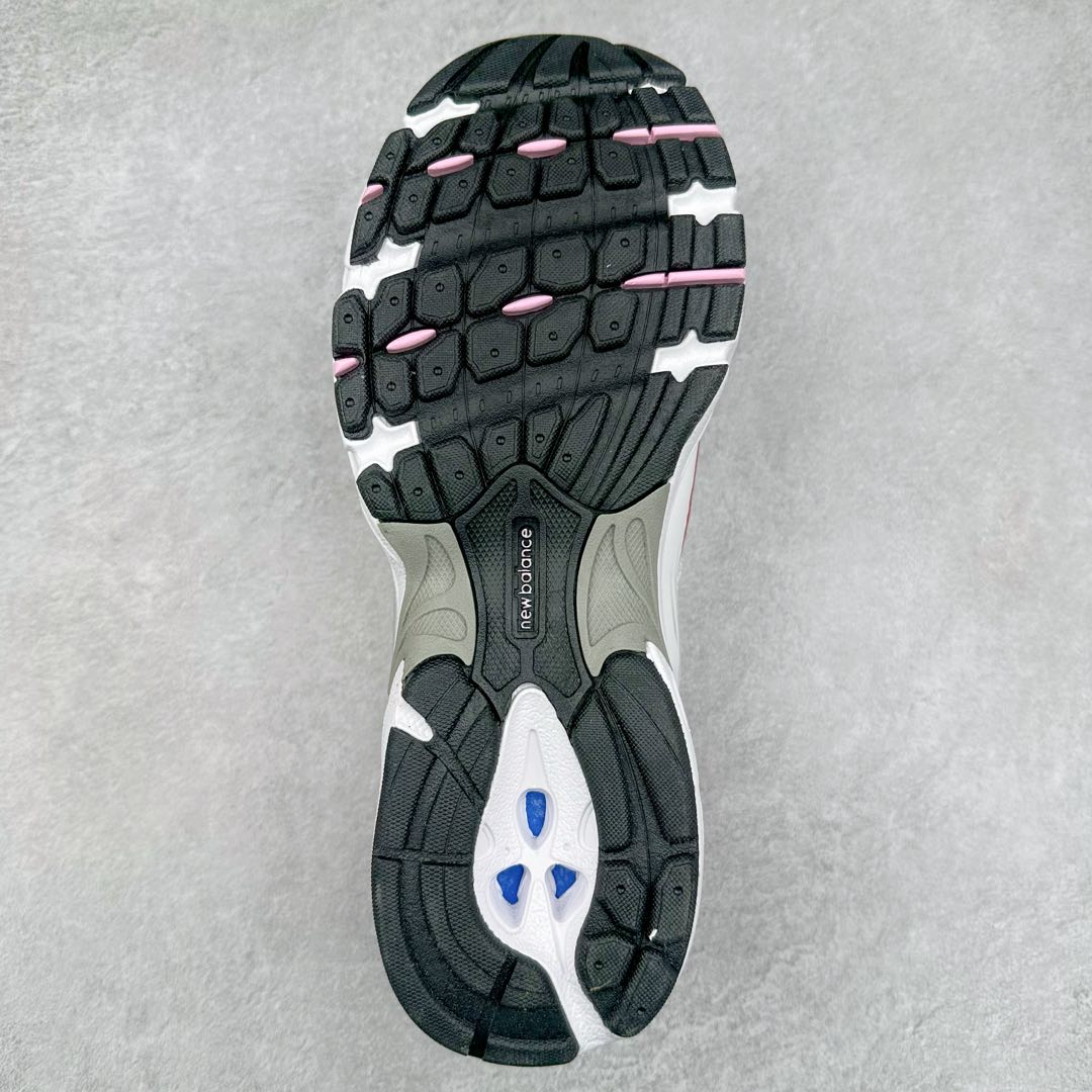 图片[9]-New Balance NB530 新百伦复古透气跑步鞋 抛弃过往以皮革为主的人气轮廓 以极具复古风范的跑鞋外观呈现 设计上全鞋以简约清爽的纯白色作基底 鞋身覆盖大面积织物网眼材质 并于鞋头、鞋带孔眼片等细节处点缀对比鲜明的反光银镀层凸显 鞋舌、侧身等位置则辅以一贯的「N」字标志和品牌徽标彰显身份 最后通过搭载的 ABZORB 缓震中底完善整体造型 尺码：36 37 37.5 38 38.5 39 40 40.5 41 42 42.5 43 44 45-选品中心