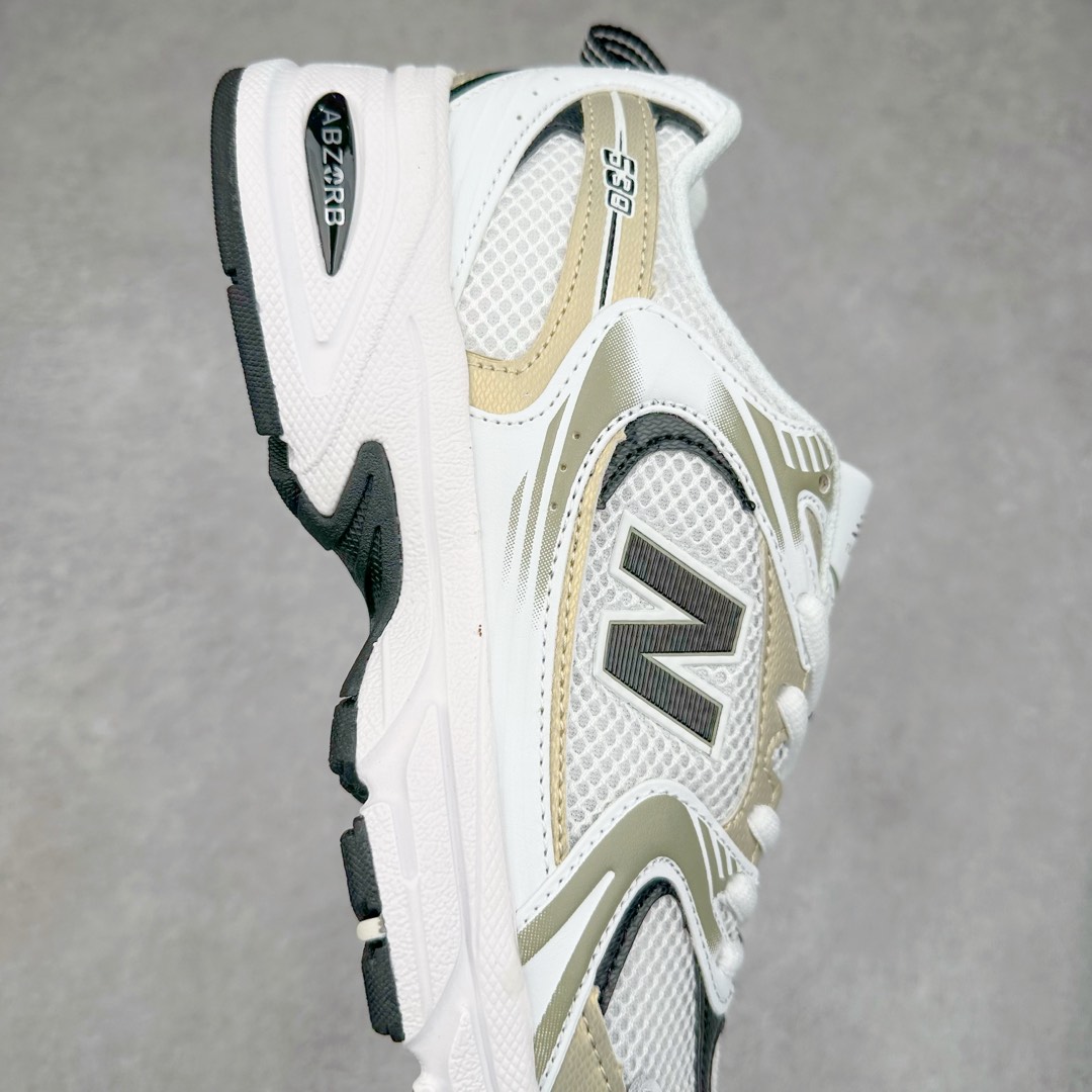 图片[6]-New Balance NB530 新百伦复古透气跑步鞋 抛弃过往以皮革为主的人气轮廓 以极具复古风范的跑鞋外观呈现 设计上全鞋以简约清爽的纯白色作基底 鞋身覆盖大面积织物网眼材质 并于鞋头、鞋带孔眼片等细节处点缀对比鲜明的反光银镀层凸显 鞋舌、侧身等位置则辅以一贯的「N」字标志和品牌徽标彰显身份 最后通过搭载的 ABZORB 缓震中底完善整体造型 尺码：36 37 37.5 38 38.5 39 40 40.5 41 42 42.5 43 44 45-选品中心