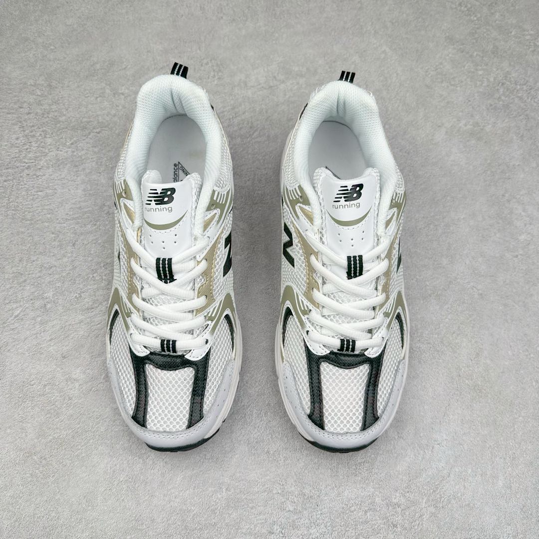 图片[2]-New Balance NB530 新百伦复古透气跑步鞋 抛弃过往以皮革为主的人气轮廓 以极具复古风范的跑鞋外观呈现 设计上全鞋以简约清爽的纯白色作基底 鞋身覆盖大面积织物网眼材质 并于鞋头、鞋带孔眼片等细节处点缀对比鲜明的反光银镀层凸显 鞋舌、侧身等位置则辅以一贯的「N」字标志和品牌徽标彰显身份 最后通过搭载的 ABZORB 缓震中底完善整体造型 尺码：36 37 37.5 38 38.5 39 40 40.5 41 42 42.5 43 44 45-选品中心