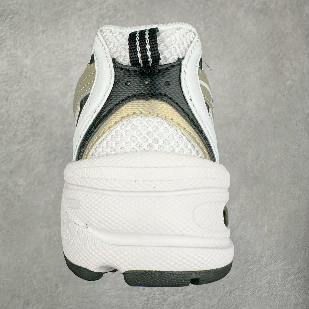 图片[8]-New Balance NB530 新百伦复古透气跑步鞋 抛弃过往以皮革为主的人气轮廓 以极具复古风范的跑鞋外观呈现 设计上全鞋以简约清爽的纯白色作基底 鞋身覆盖大面积织物网眼材质 并于鞋头、鞋带孔眼片等细节处点缀对比鲜明的反光银镀层凸显 鞋舌、侧身等位置则辅以一贯的「N」字标志和品牌徽标彰显身份 最后通过搭载的 ABZORB 缓震中底完善整体造型 尺码：36 37 37.5 38 38.5 39 40 40.5 41 42 42.5 43 44 45-选品中心