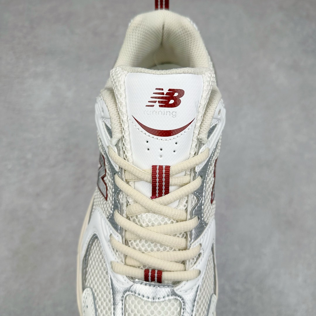 图片[5]-New Balance NB530 新百伦复古透气跑步鞋 抛弃过往以皮革为主的人气轮廓 以极具复古风范的跑鞋外观呈现 设计上全鞋以简约清爽的纯白色作基底 鞋身覆盖大面积织物网眼材质 并于鞋头、鞋带孔眼片等细节处点缀对比鲜明的反光银镀层凸显 鞋舌、侧身等位置则辅以一贯的「N」字标志和品牌徽标彰显身份 最后通过搭载的 ABZORB 缓震中底完善整体造型 尺码：36 37 37.5 38 38.5 39 40 40.5 41 42 42.5 43 44 45-选品中心