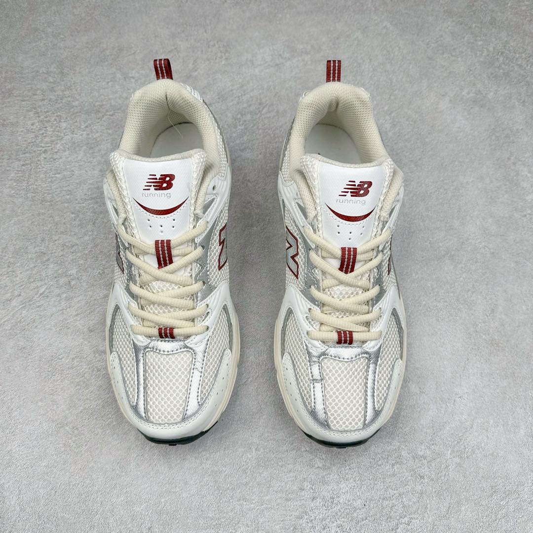图片[2]-New Balance NB530 新百伦复古透气跑步鞋 抛弃过往以皮革为主的人气轮廓 以极具复古风范的跑鞋外观呈现 设计上全鞋以简约清爽的纯白色作基底 鞋身覆盖大面积织物网眼材质 并于鞋头、鞋带孔眼片等细节处点缀对比鲜明的反光银镀层凸显 鞋舌、侧身等位置则辅以一贯的「N」字标志和品牌徽标彰显身份 最后通过搭载的 ABZORB 缓震中底完善整体造型 尺码：36 37 37.5 38 38.5 39 40 40.5 41 42 42.5 43 44 45-选品中心