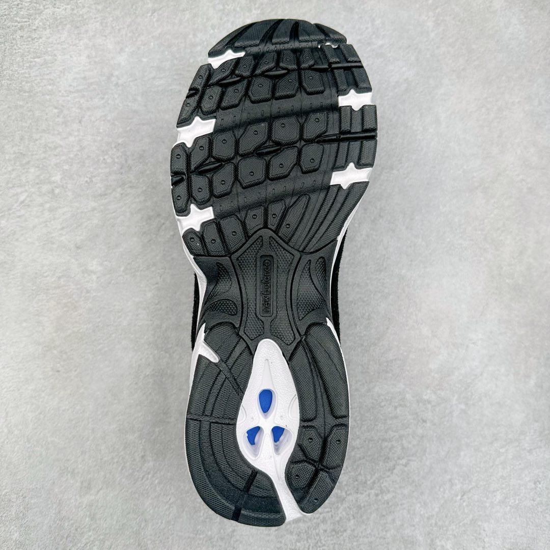 图片[9]-New Balance NB530 新百伦复古透气跑步鞋 抛弃过往以皮革为主的人气轮廓 以极具复古风范的跑鞋外观呈现 设计上全鞋以简约清爽的纯白色作基底 鞋身覆盖大面积织物网眼材质 并于鞋头、鞋带孔眼片等细节处点缀对比鲜明的反光银镀层凸显 鞋舌、侧身等位置则辅以一贯的「N」字标志和品牌徽标彰显身份 最后通过搭载的 ABZORB 缓震中底完善整体造型 尺码：36 37 37.5 38 38.5 39 40 40.5 41 42 42.5 43 44 45-选品中心