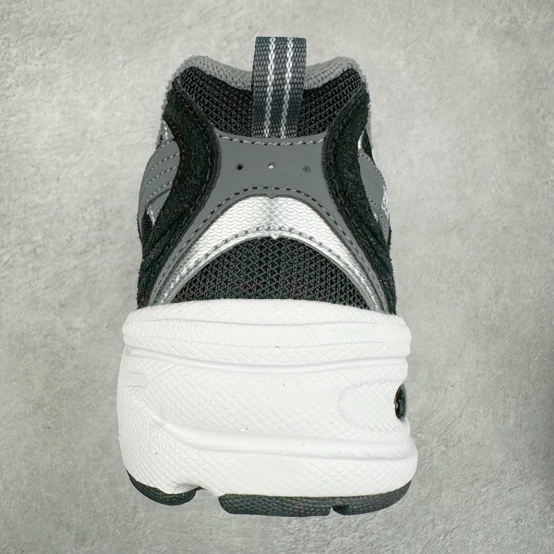 图片[8]-New Balance NB530 新百伦复古透气跑步鞋 抛弃过往以皮革为主的人气轮廓 以极具复古风范的跑鞋外观呈现 设计上全鞋以简约清爽的纯白色作基底 鞋身覆盖大面积织物网眼材质 并于鞋头、鞋带孔眼片等细节处点缀对比鲜明的反光银镀层凸显 鞋舌、侧身等位置则辅以一贯的「N」字标志和品牌徽标彰显身份 最后通过搭载的 ABZORB 缓震中底完善整体造型 尺码：36 37 37.5 38 38.5 39 40 40.5 41 42 42.5 43 44 45-选品中心