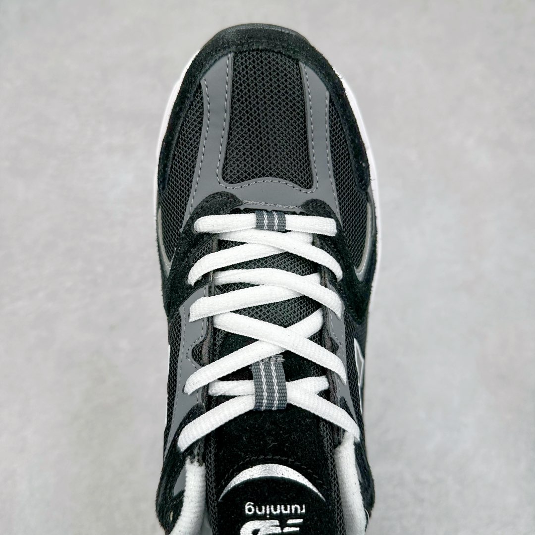 图片[4]-New Balance NB530 新百伦复古透气跑步鞋 抛弃过往以皮革为主的人气轮廓 以极具复古风范的跑鞋外观呈现 设计上全鞋以简约清爽的纯白色作基底 鞋身覆盖大面积织物网眼材质 并于鞋头、鞋带孔眼片等细节处点缀对比鲜明的反光银镀层凸显 鞋舌、侧身等位置则辅以一贯的「N」字标志和品牌徽标彰显身份 最后通过搭载的 ABZORB 缓震中底完善整体造型 尺码：36 37 37.5 38 38.5 39 40 40.5 41 42 42.5 43 44 45-选品中心