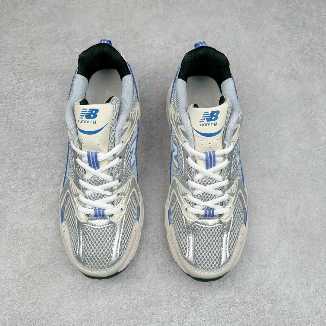 图片[2]-New Balance NB530 新百伦复古透气跑步鞋 抛弃过往以皮革为主的人气轮廓 以极具复古风范的跑鞋外观呈现 设计上全鞋以简约清爽的纯白色作基底 鞋身覆盖大面积织物网眼材质 并于鞋头、鞋带孔眼片等细节处点缀对比鲜明的反光银镀层凸显 鞋舌、侧身等位置则辅以一贯的「N」字标志和品牌徽标彰显身份 最后通过搭载的 ABZORB 缓震中底完善整体造型 尺码：36 37 37.5 38 38.5 39 40 40.5 41 42 42.5 43 44 45-选品中心