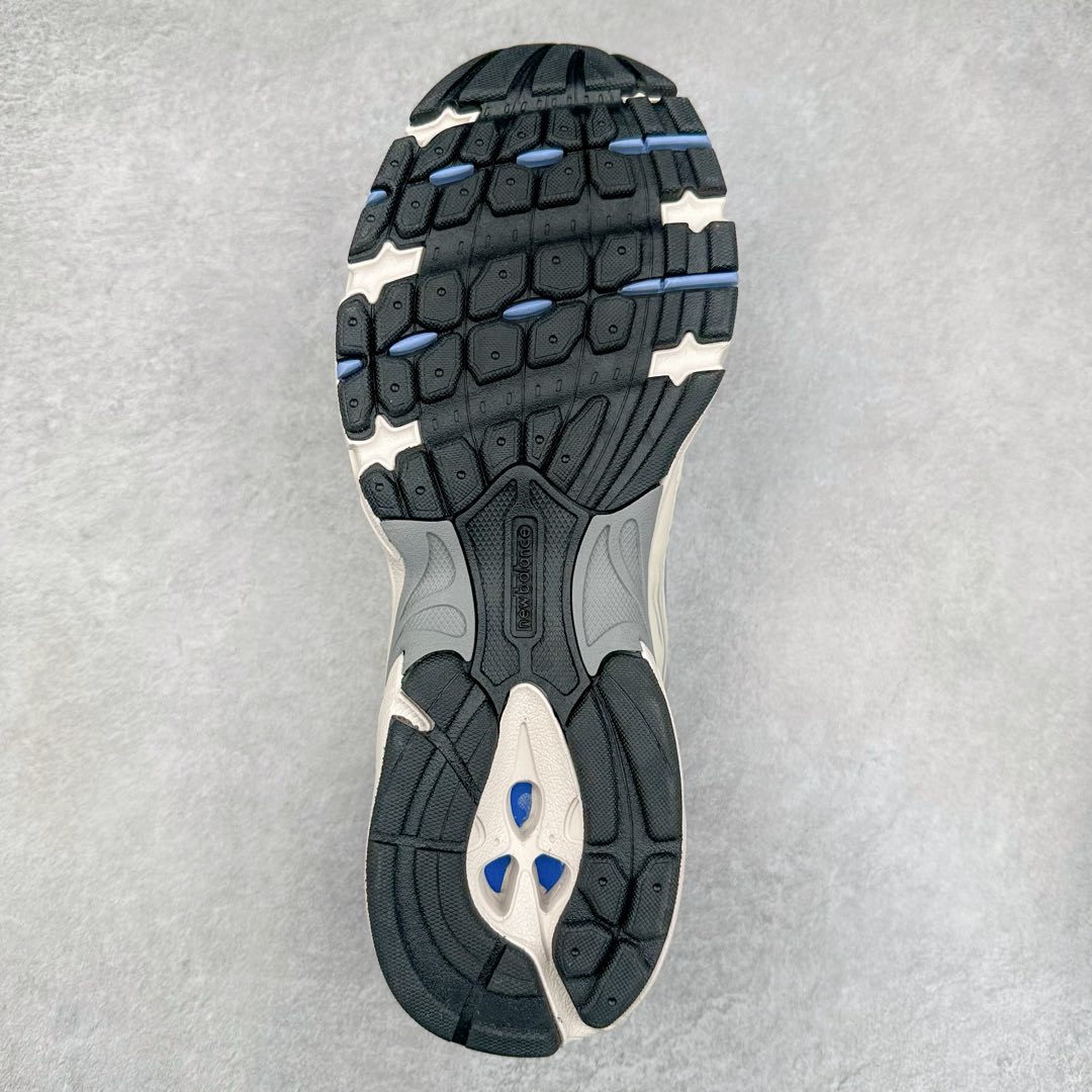 图片[9]-New Balance NB530 新百伦复古透气跑步鞋 抛弃过往以皮革为主的人气轮廓 以极具复古风范的跑鞋外观呈现 设计上全鞋以简约清爽的纯白色作基底 鞋身覆盖大面积织物网眼材质 并于鞋头、鞋带孔眼片等细节处点缀对比鲜明的反光银镀层凸显 鞋舌、侧身等位置则辅以一贯的「N」字标志和品牌徽标彰显身份 最后通过搭载的 ABZORB 缓震中底完善整体造型 尺码：36 37 37.5 38 38.5 39 40 40.5 41 42 42.5 43 44 45-选品中心