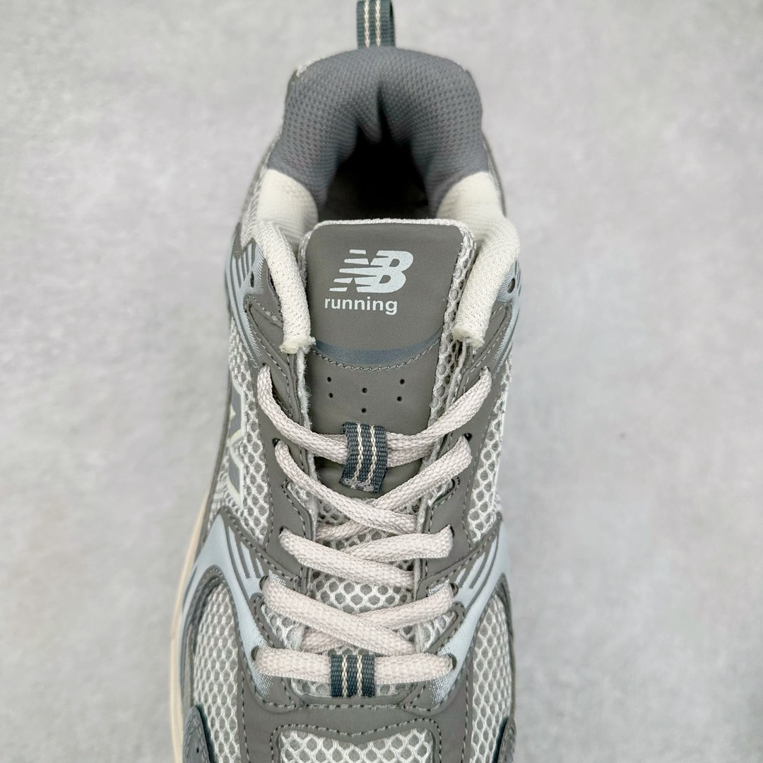 图片[5]-New Balance NB530 新百伦复古透气跑步鞋 抛弃过往以皮革为主的人气轮廓 以极具复古风范的跑鞋外观呈现 设计上全鞋以简约清爽的纯白色作基底 鞋身覆盖大面积织物网眼材质 并于鞋头、鞋带孔眼片等细节处点缀对比鲜明的反光银镀层凸显 鞋舌、侧身等位置则辅以一贯的「N」字标志和品牌徽标彰显身份 最后通过搭载的 ABZORB 缓震中底完善整体造型 尺码：36 37 37.5 38 38.5 39 40 40.5 41 42 42.5 43 44 45-选品中心