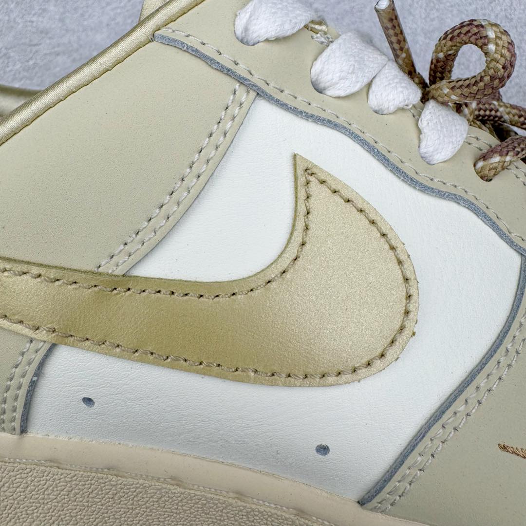 图片[16]-＃纯原 NK Air Force 1 Low \’07 空军一号低帮经典板鞋 CNY蛇年限定 HV5990-172 大厂出品 同步官方全新版本 不规则波浪大底咬花 全鞋电脑针车 工整有序 视觉效果满分 原厂拉帮手法 标准四线 密度针距针孔大小控制到位 原装反口里网布海绵 正确卡色网眼大小 新版鞋撑改用纸团代替 原厂港宝加持完美还原灵魂版型 原盒原配从里到外百分百还原 原厂全头层原厂皮料 原标原盒 内置Sole气垫 中底白色背胶 中底划线 已经无限的接近公司 原厂楦头 原厂刺绣 后跟弧度修正 独家私模 尺码：35.5 36 36.5 37.5 38 38.5 39 40 40.5 41 42 42.5 43 44 44.5 45 46-选品中心