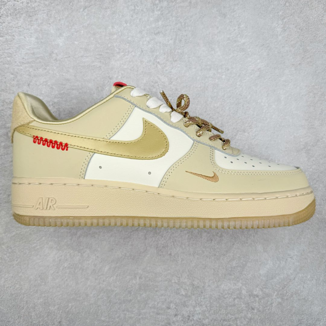＃纯原 NK Air Force 1 Low \’07 空军一号低帮经典板鞋 CNY蛇年限定 HV5990-172 大厂出品 同步官方全新版本 不规则波浪大底咬花 全鞋电脑针车 工整有序 视觉效果满分 原厂拉帮手法 标准四线 密度针距针孔大小控制到位 原装反口里网布海绵 正确卡色网眼大小 新版鞋撑改用纸团代替 原厂港宝加持完美还原灵魂版型 原盒原配从里到外百分百还原 原厂全头层原厂皮料 原标原盒 内置Sole气垫 中底白色背胶 中底划线 已经无限的接近公司 原厂楦头 原厂刺绣 后跟弧度修正 独家私模 尺码：35.5 36 36.5 37.5 38 38.5 39 40 40.5 41 42 42.5 43 44 44.5 45 46-选品中心