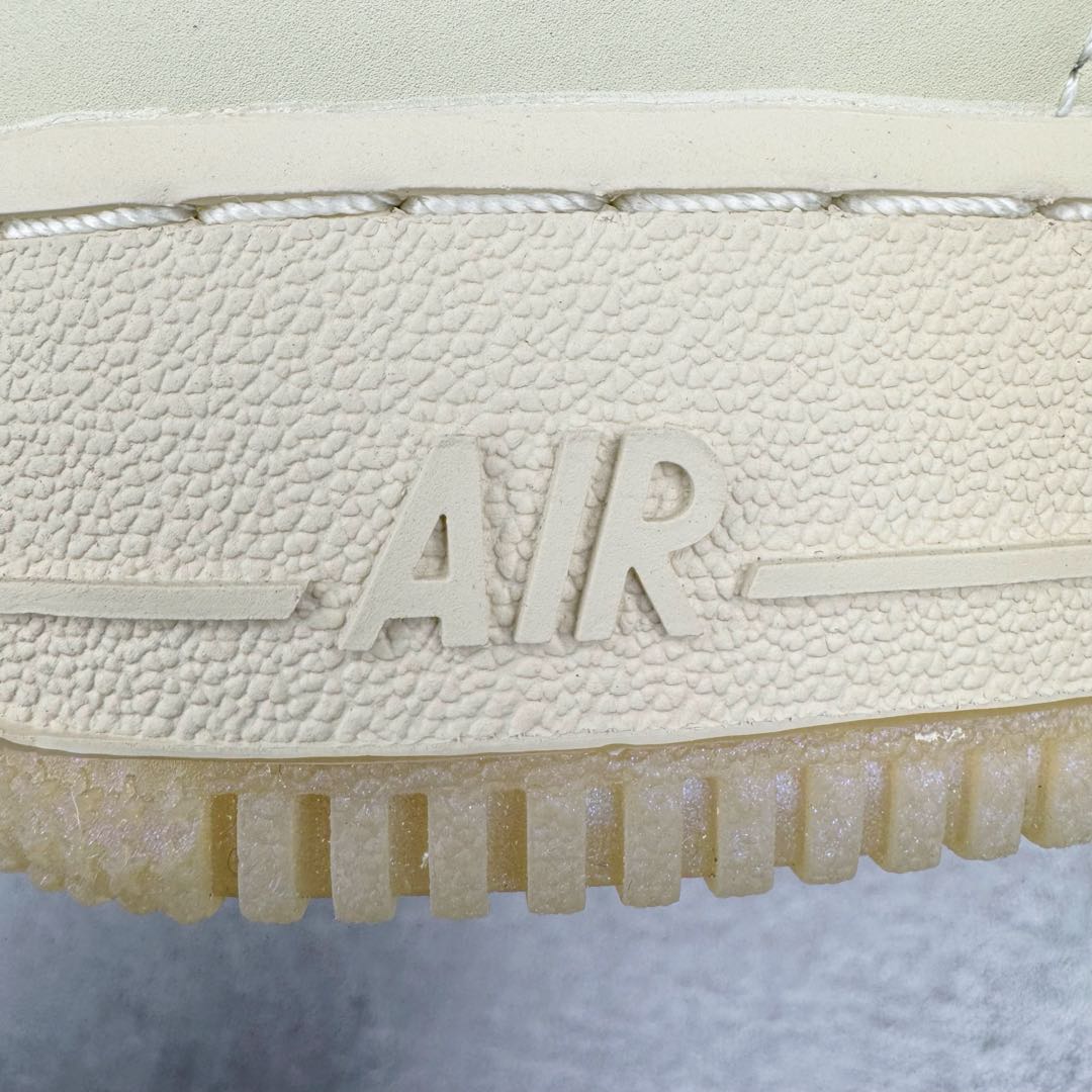 图片[14]-＃纯原 NK Air Force 1 Low \’07 空军一号低帮经典板鞋 CNY蛇年限定 HV5990-172 大厂出品 同步官方全新版本 不规则波浪大底咬花 全鞋电脑针车 工整有序 视觉效果满分 原厂拉帮手法 标准四线 密度针距针孔大小控制到位 原装反口里网布海绵 正确卡色网眼大小 新版鞋撑改用纸团代替 原厂港宝加持完美还原灵魂版型 原盒原配从里到外百分百还原 原厂全头层原厂皮料 原标原盒 内置Sole气垫 中底白色背胶 中底划线 已经无限的接近公司 原厂楦头 原厂刺绣 后跟弧度修正 独家私模 尺码：35.5 36 36.5 37.5 38 38.5 39 40 40.5 41 42 42.5 43 44 44.5 45 46-选品中心